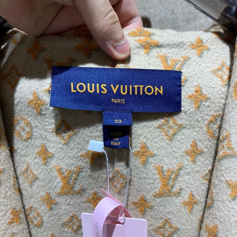 Louis Vuitton Louis Vuitton Camel presbyopic full print bathrobe coat Size 4XL / US 24-26 - 3 Thumbnail