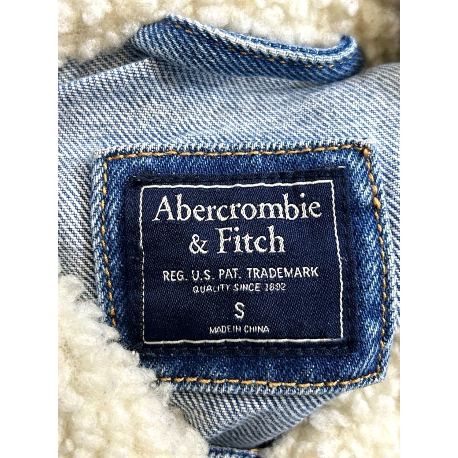 Abercrombie & Fitch Abercrombie & Fitch Jacket Womens Small Blue Cotton Denim Cropped Pleated Jacket Womens Small Blue Denim Cropped Pleated Size S / US 4 / IT 40 - 3 Thumbnail
