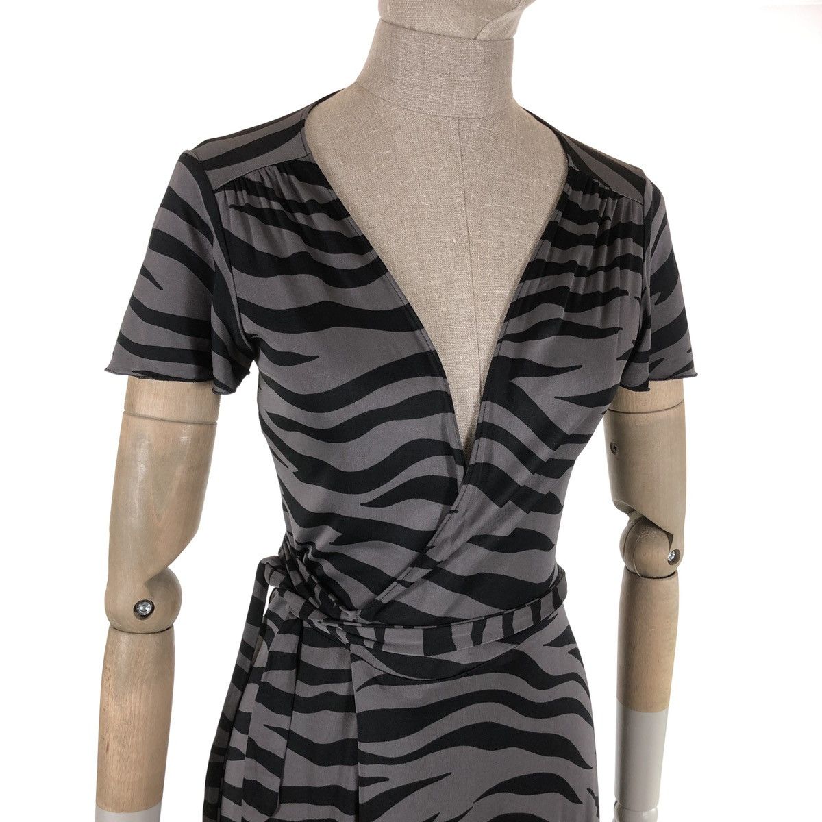 Boutique Moschino × Love Moschino × Moschino Zebra Print Striped Cheap and Chic Short Sleeve Black Long Belt Dress Size M / US 6-8 / IT 42-44 - 8 Thumbnail