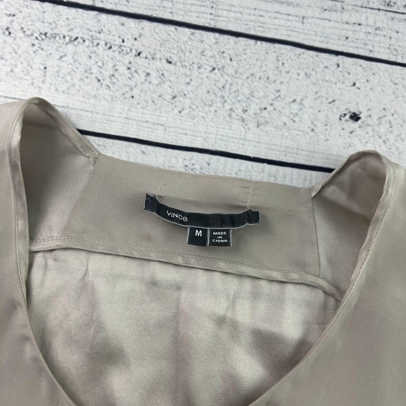 Vince Vince Blouse Shirt Women's M Tan Silk 100% Short Sleeve Size M / US 6-8 / IT 42-44 - 2 Thumbnail