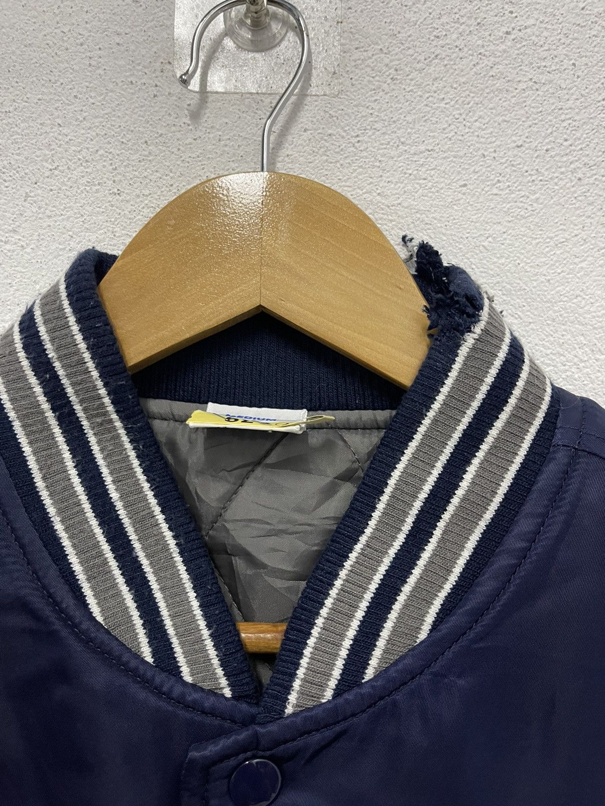 Champion Vintage Bomber jacket distress Champion usa flag patch Size US M / EU 48-50 / 2 - 6 Thumbnail