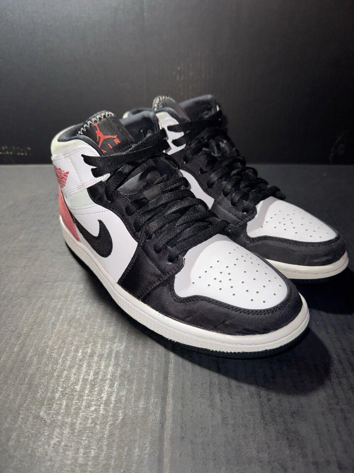 Jordan Brand Nike Air Jordan 1 Retro SE Red Black Toe 852542-100 Sz 9.5 Size US 9.5 / EU 42-43 - 2 Thumbnail