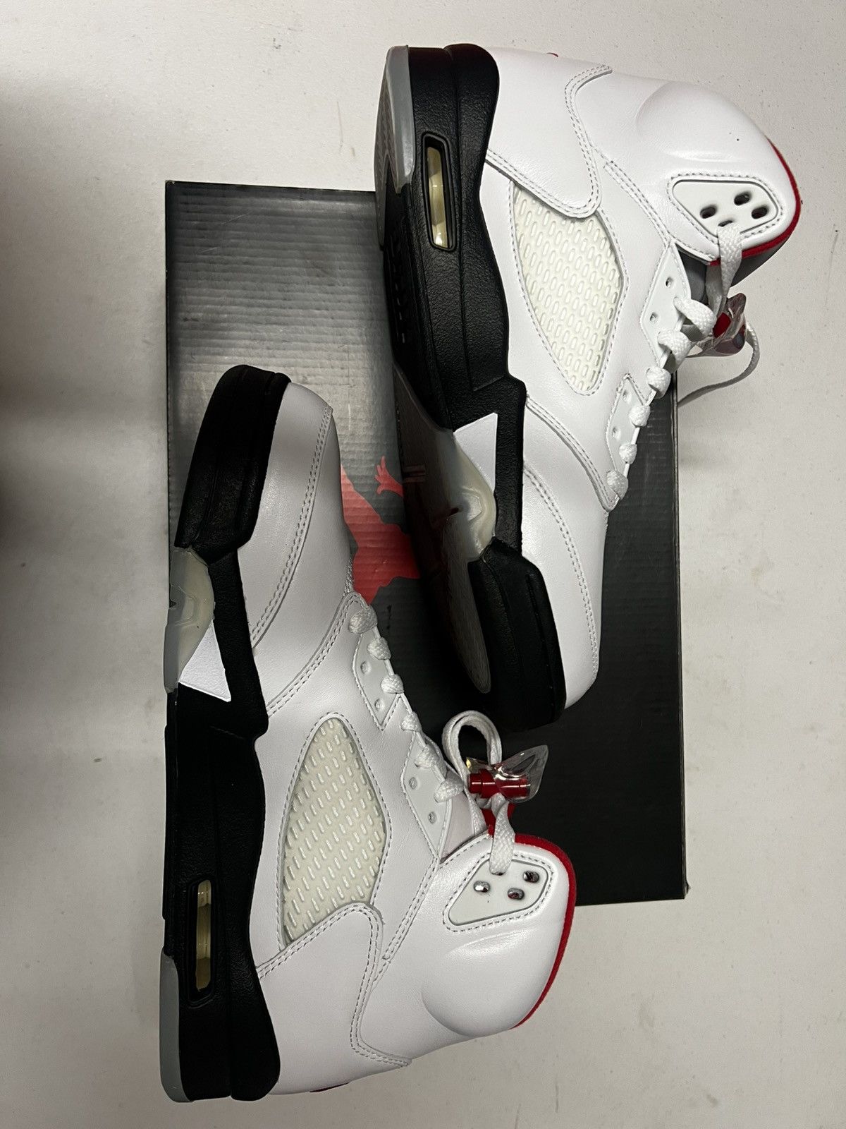 Jordan Brand Jordan 5 Retro Fire Red Silver Tongue Size US 9.5 / EU 42-43 - 7 Thumbnail