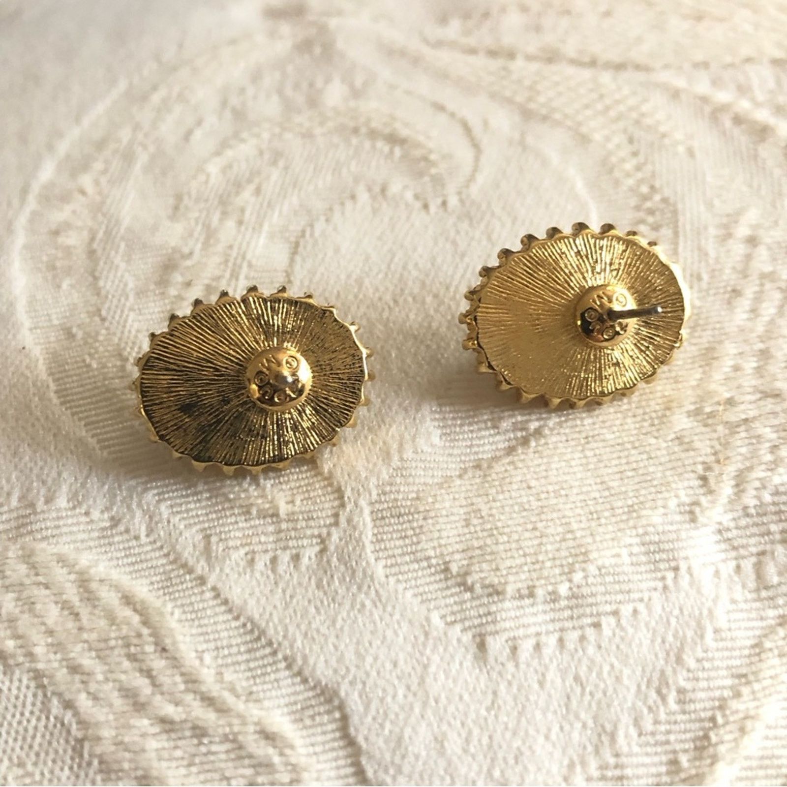 Monet Vintage Monet cream oval pearl halo pierced earrings Size ONE SIZE - 5 Thumbnail