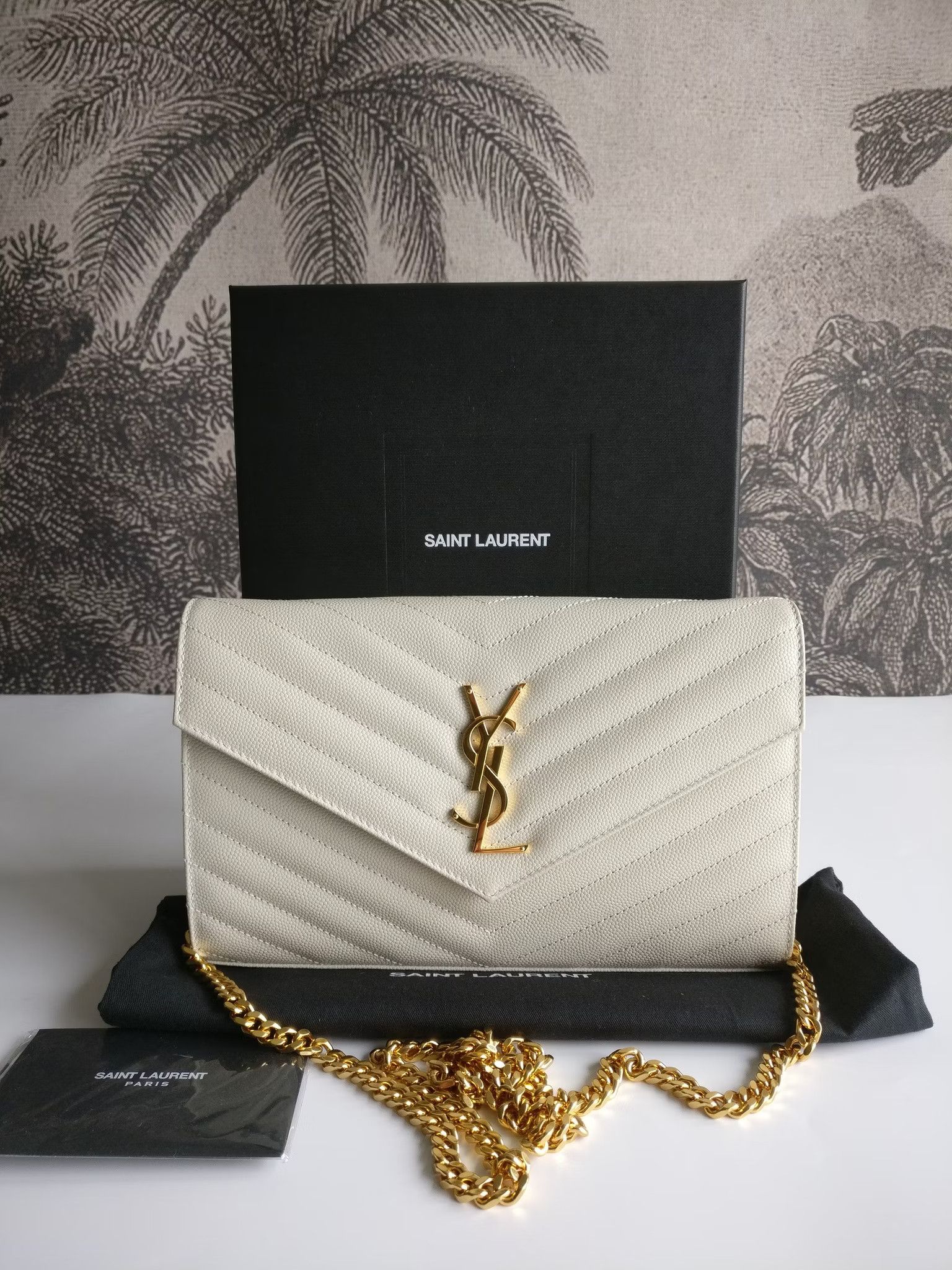 Saint Laurent Paris o1b1hav110824 Size: OS / Cassandre Chain Wallet in White Size ONE SIZE - 1 Thumbnail