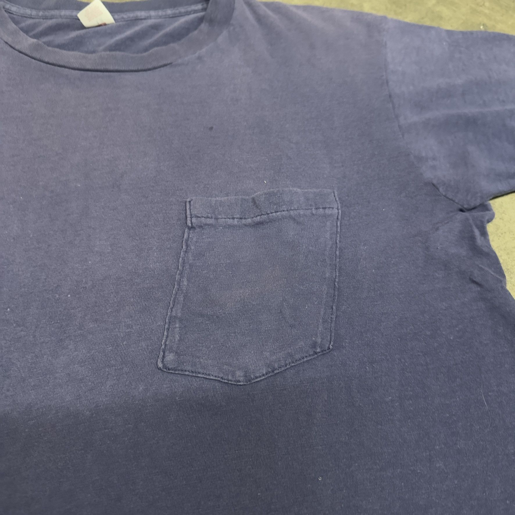 Vintage Vintage 1976 Hanes Single Stitch Pocket Tee Size US L / EU 52-54 / 3 - 2 Thumbnail
