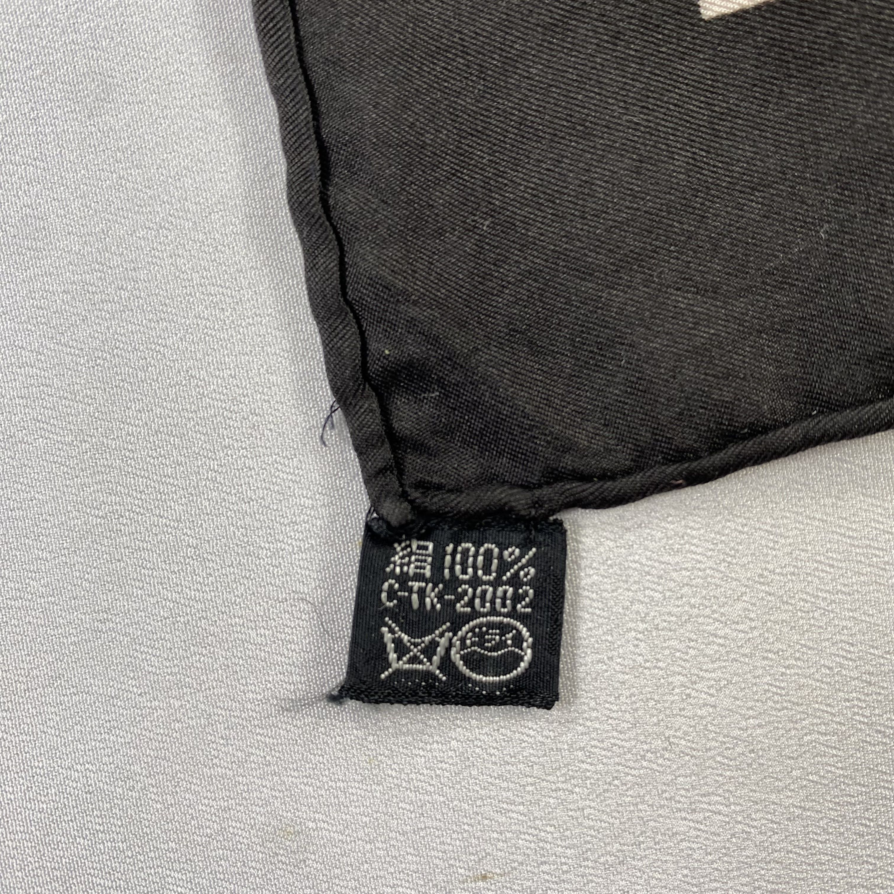 Vintage Yves Saint Laurent Bandana/ Handkerchief / Neckerchief-P1338 Size ONE SIZE - 5 Thumbnail