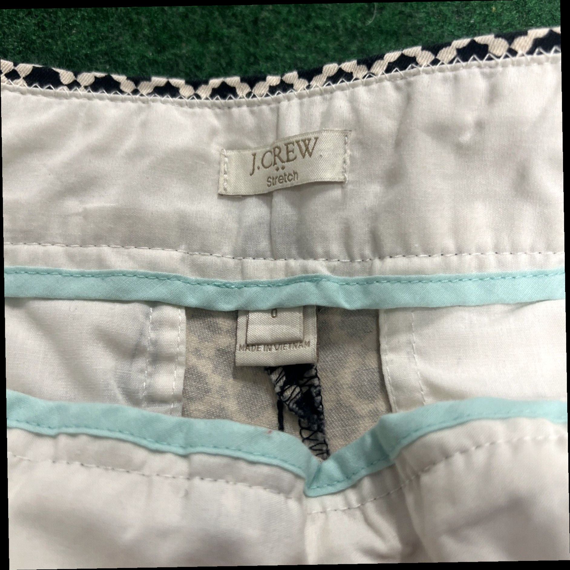 J.Crew J Crew 3" Chino Shorts Black/White Geometric Print Stretch Women's Size 0 Size 25" / US 0 / IT 36 - 5 Thumbnail