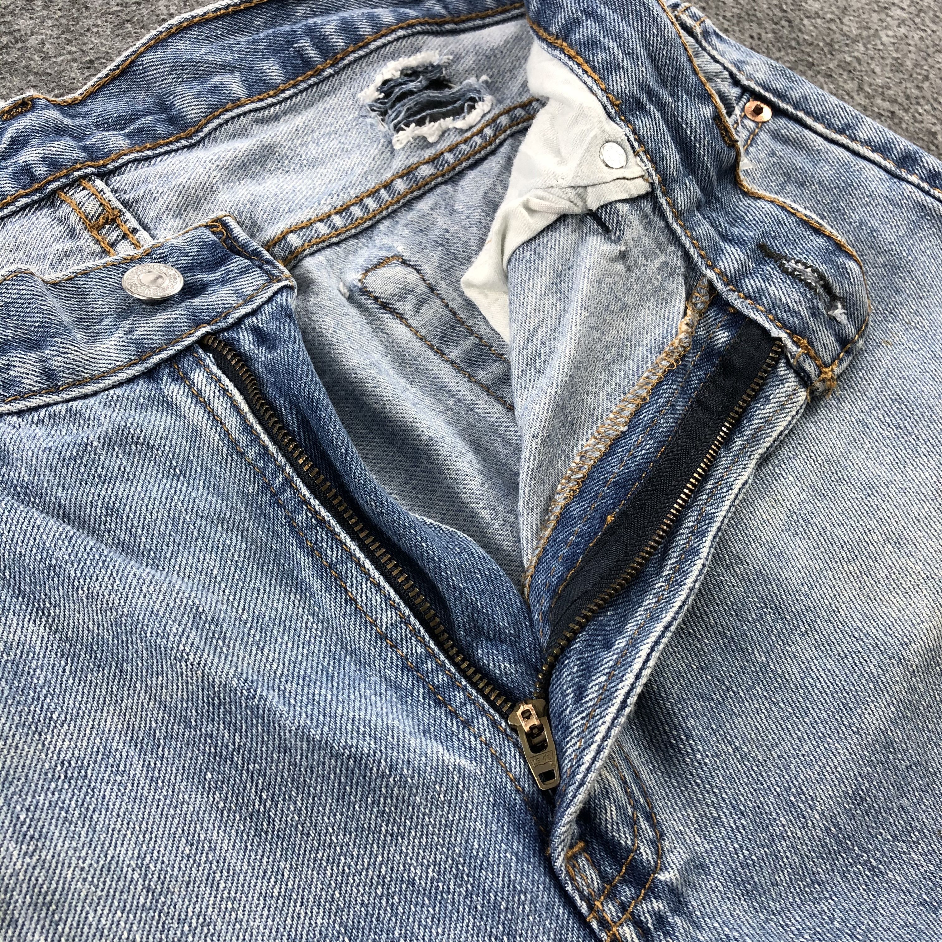 Levi's × Vintage Vintage Light Wash Levis 505 Jeans-JM1767 Size US 36 / EU 52 - 6 Thumbnail