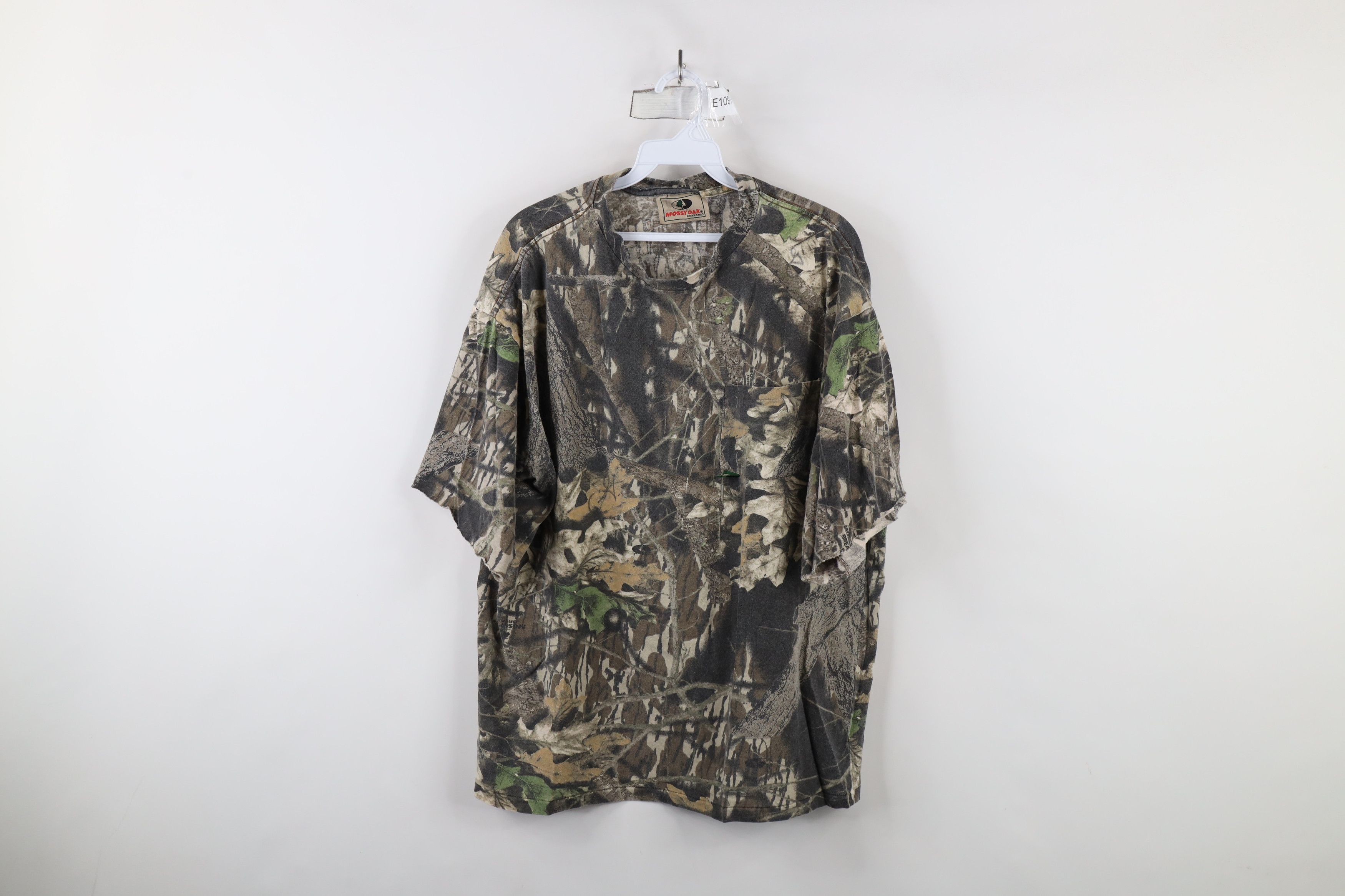 Mossy Oaks × Vintage Vintage 90s Mossy Oak Camouflage Pocket T-Shirt Cotton USA Size US XL / EU 56 / 4 - 1 Thumbnail