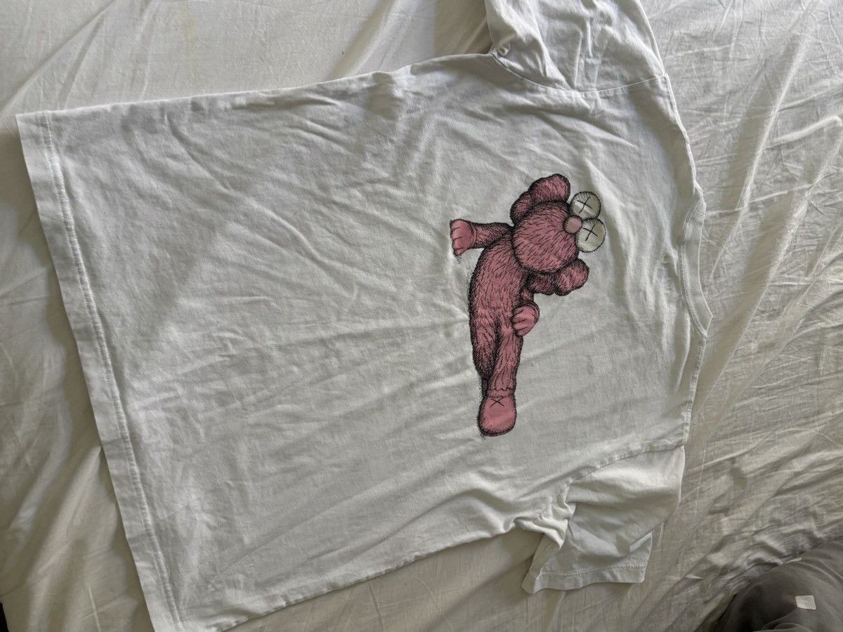 Kaws × Uniqlo KAWS x UNIQLO 2023 Tee SIZE M Size US M / EU 48-50 / 2 - 5 Thumbnail