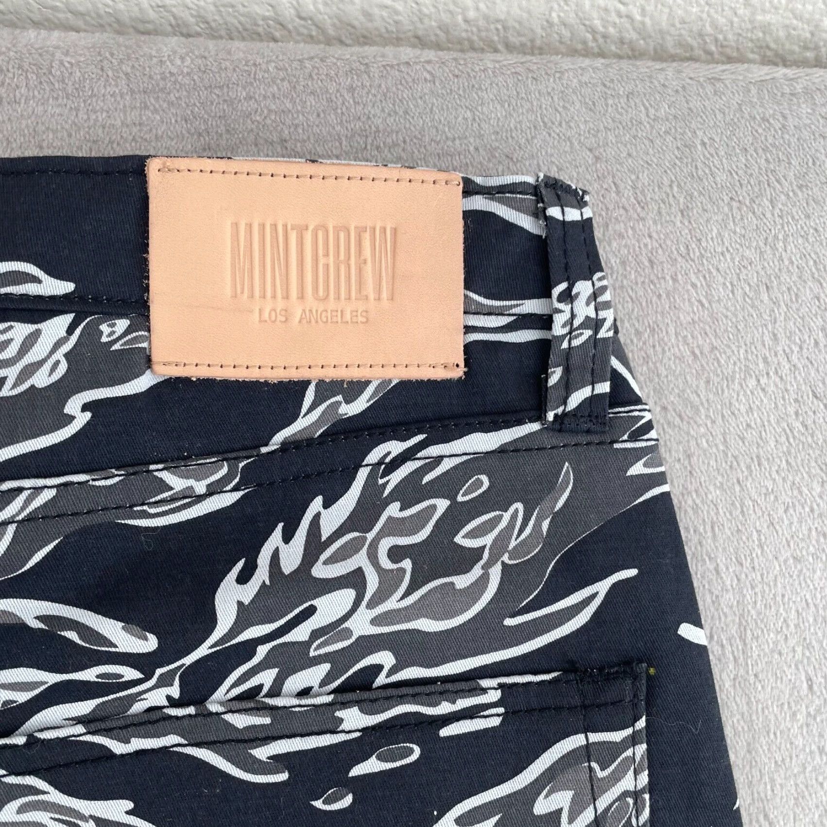 Vintage MINTCREW Los Angeles Flared Pants Men 34x33 Black Tiger Stripe Camo NWT Size US 34 / EU 50 - 5 Thumbnail