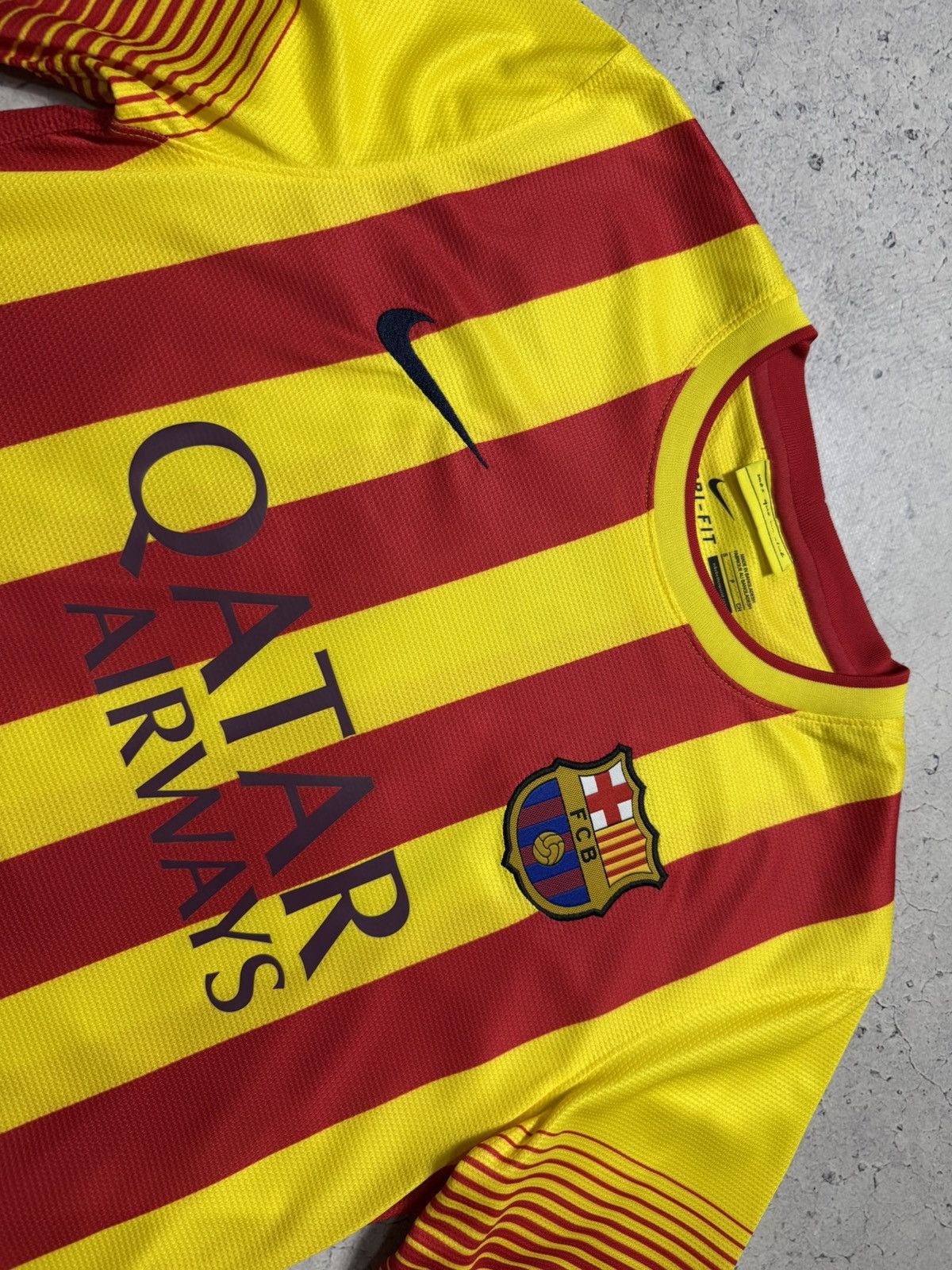 Nike Nike FC Barcelona 2013/2014 Neymar JR #11 Soccer Jersey Size US S / EU 44-46 / 1 - 7 Thumbnail