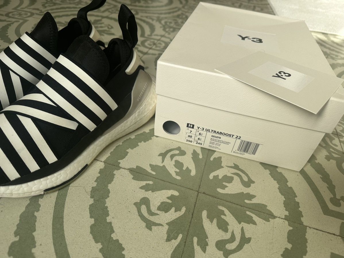 Y-3 Y-3 ULTRABOOST 22 SNEAKERS Size US 9 / IT 39 - 7 Thumbnail