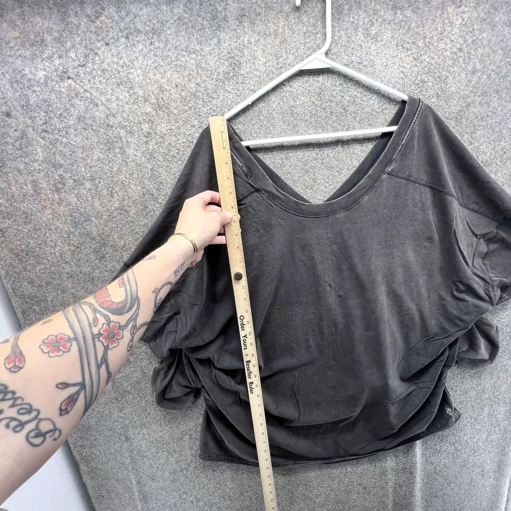 Vintage FP Movement Shirt Womens M Gray V-Neck Dolman Short Sleeve Yoga Athletic Size M / US 6-8 / IT 42-44 - 4 Thumbnail