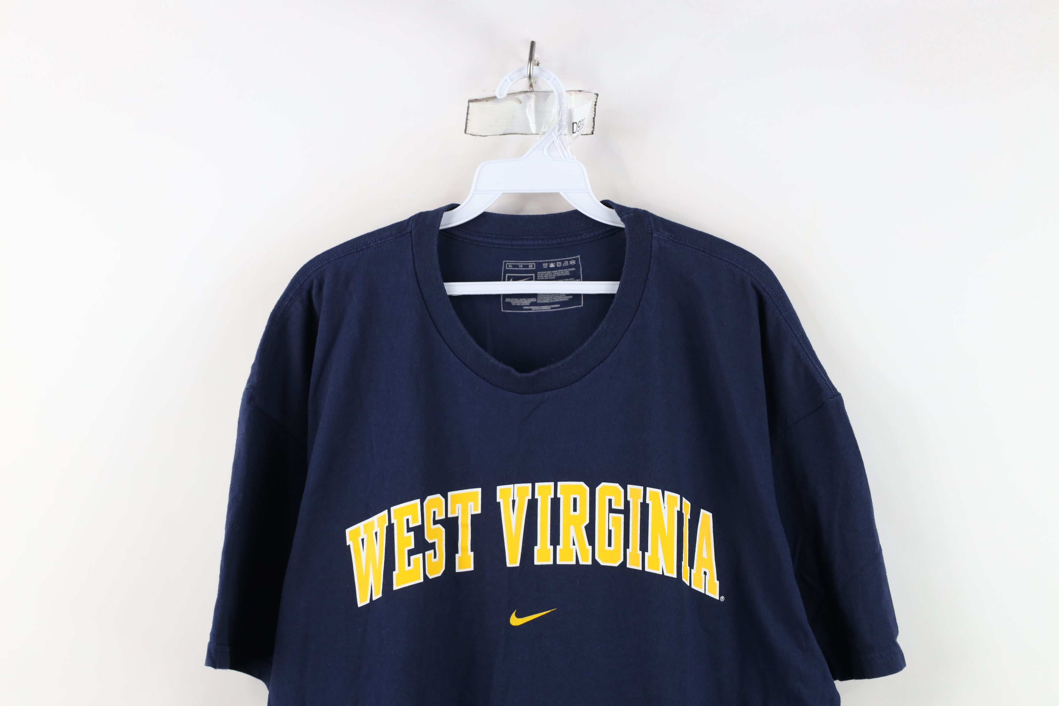 Nike Vintage Nike Center Swoosh West Virginia University T-Shirt Size US XL / EU 56 / 4 - 2 Thumbnail