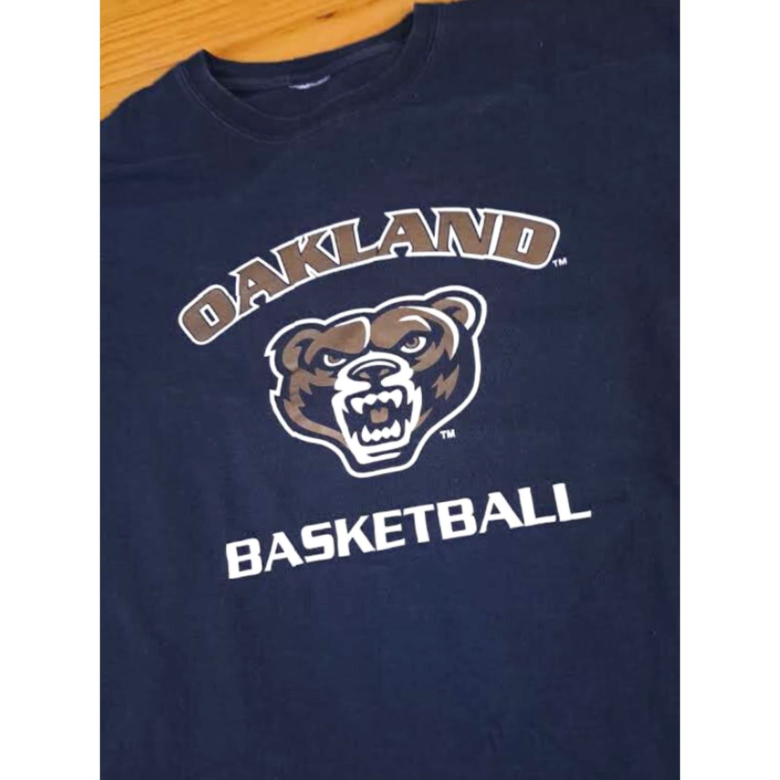 Vintage Oakland University Grizzlies Basketball Black T-Shirt Medium Mens University Bear Size US M / EU 48-50 / 2 - 2 Thumbnail