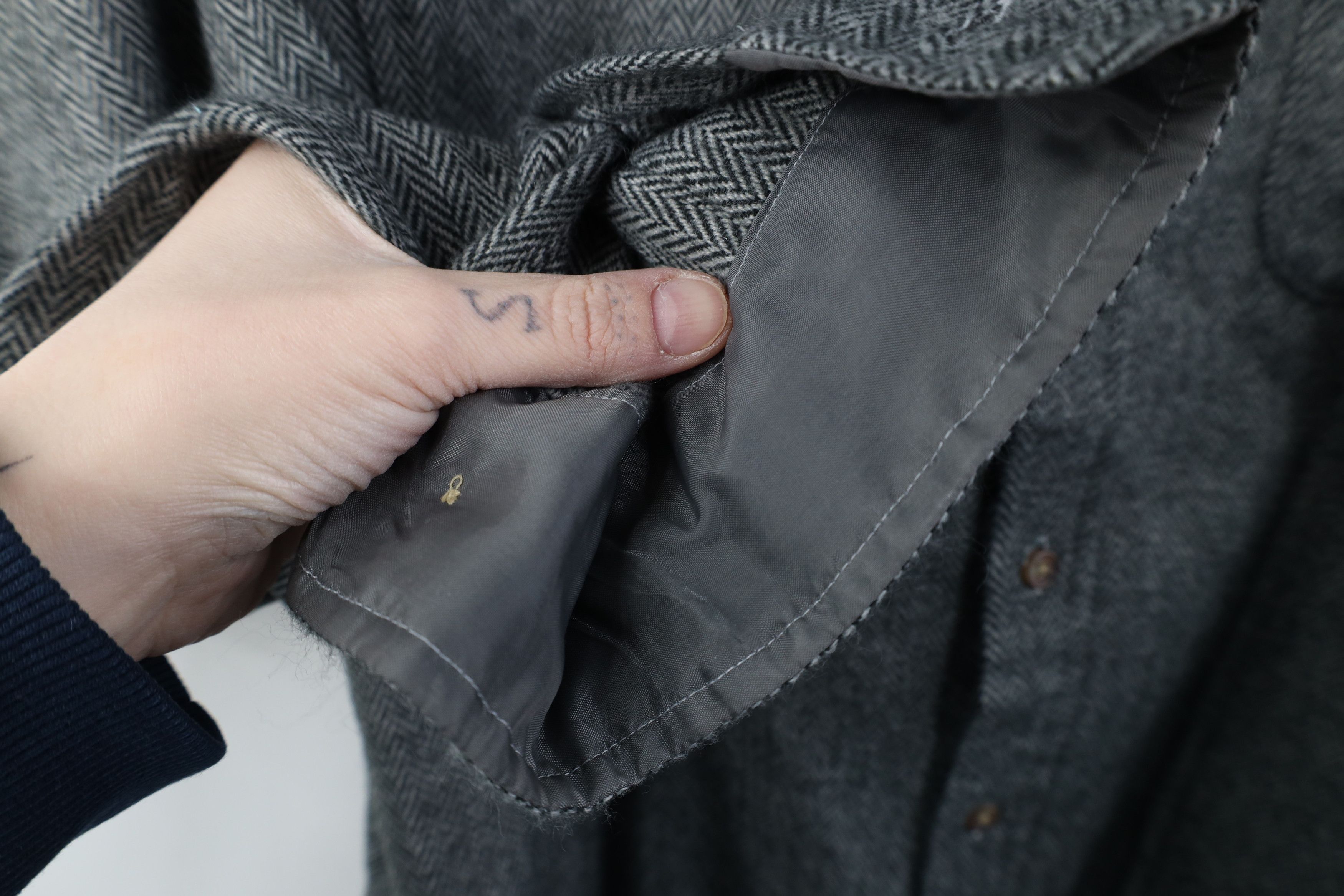 Vintage Vintage 90s Streetwear Herringbone Collared Button Shirt Size US XL / EU 56 / 4 - 9 Thumbnail