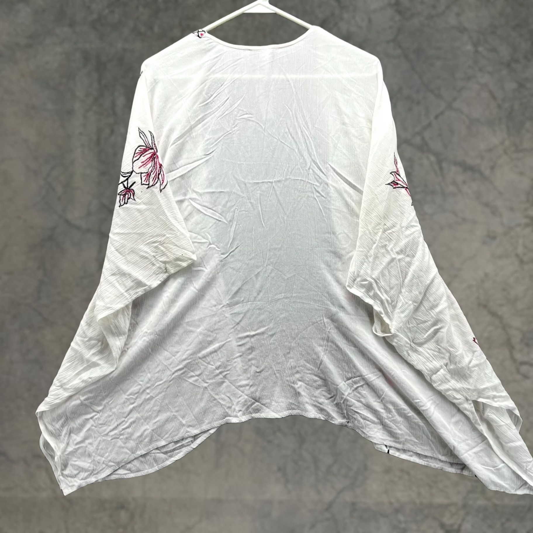 Vintage Chico'S Shrug Womens L White Poncho Women Rayon Embroidered Floral Kimono Tunic Size L / US 10 / IT 46 - 1 Thumbnail