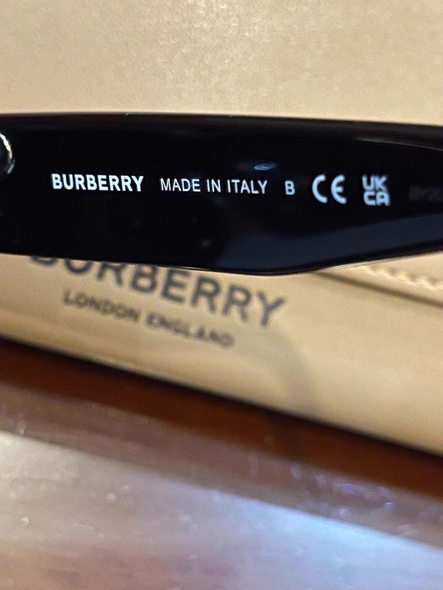 Burberry Burberry Oversized Limited Pattern Sunglasses New with Case Size ONE SIZE - 4 Thumbnail
