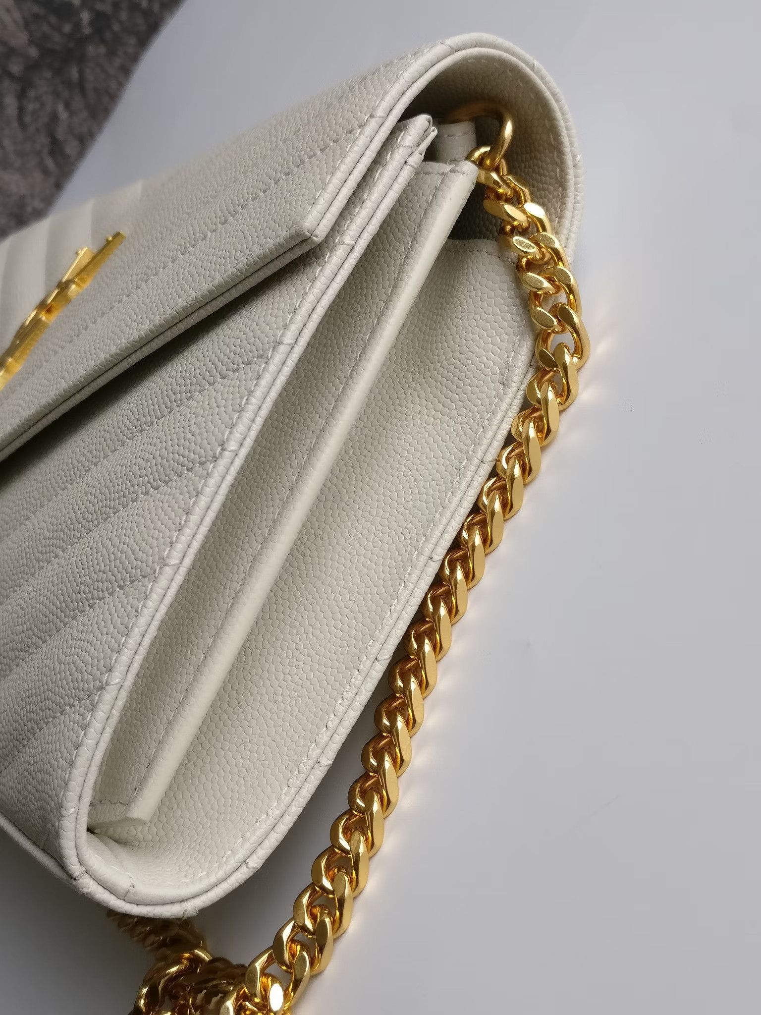 Saint Laurent Paris o1b1hav110824 Size: OS / Cassandre Chain Wallet in White Size ONE SIZE - 11 Thumbnail