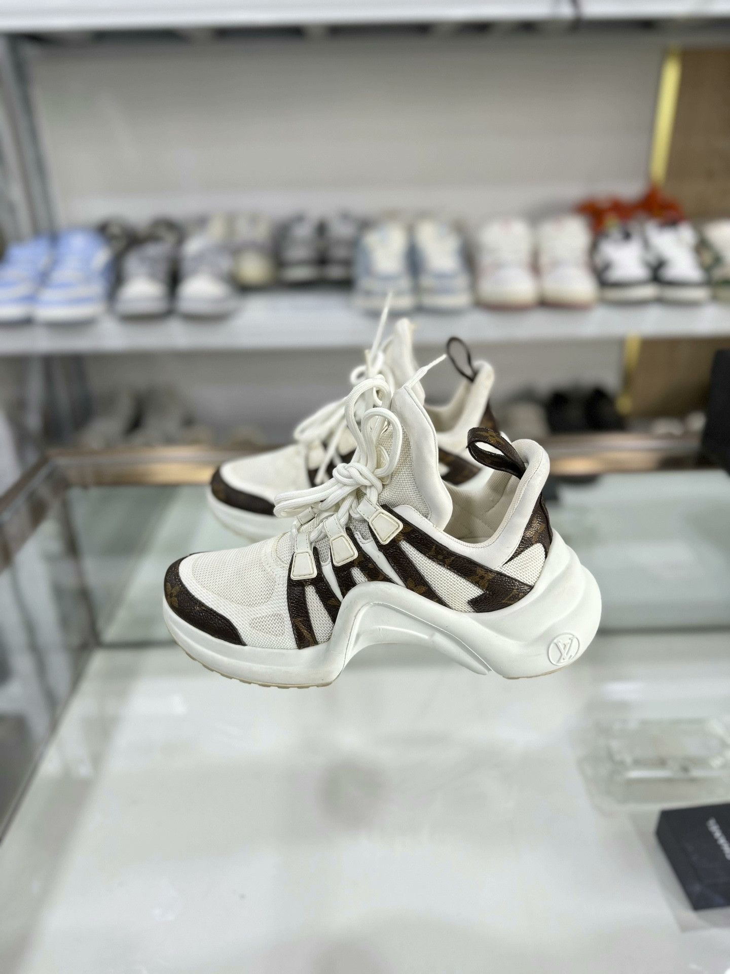 Louis Vuitton Louis Vuitton White Flower Arch Shoes Size US 5 / IT 35 - 1 Thumbnail