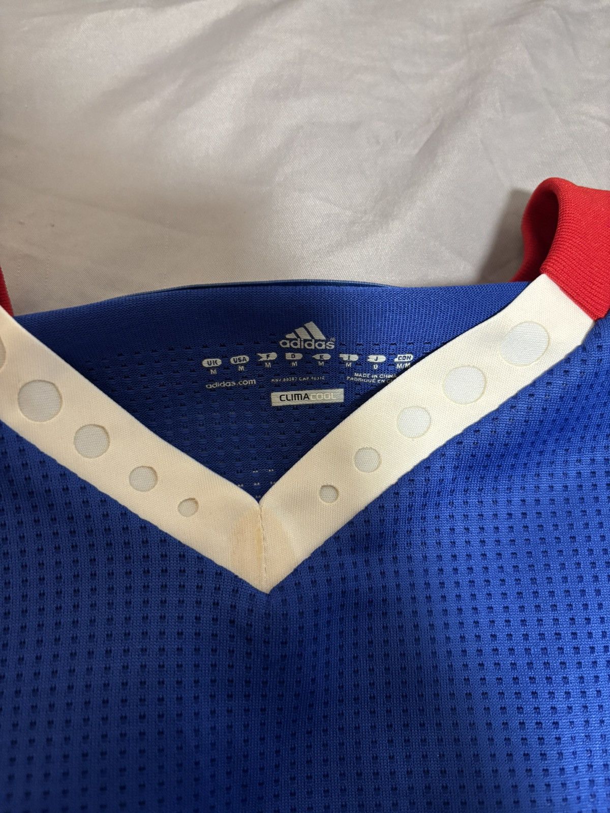 Adidas Chelsea essien signed shirt Size US M / EU 48-50 / 2 - 3 Thumbnail