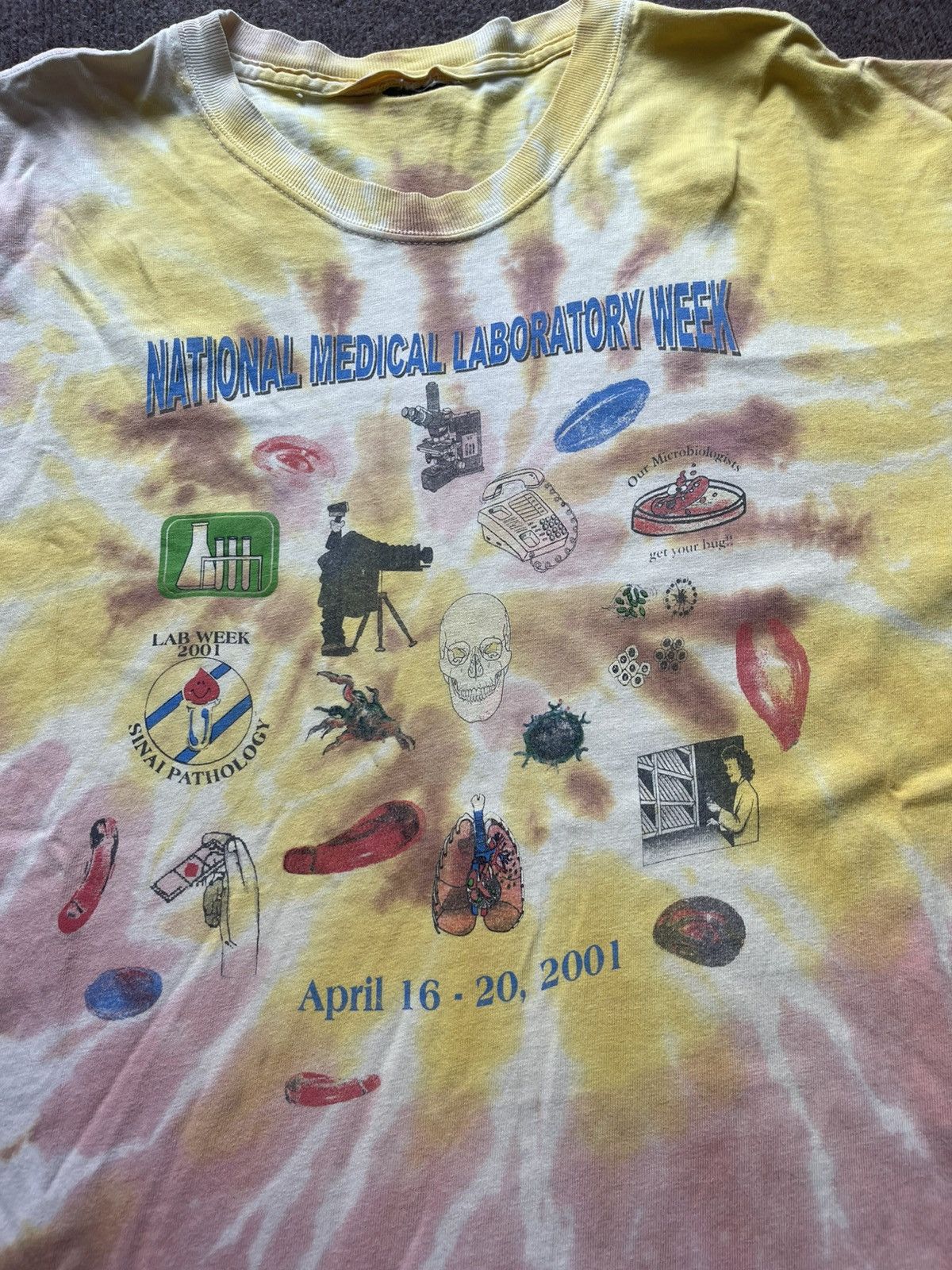 Arts & Science Vintage Y2K 2001 National Medical Laboratory Week T Shirt L Size US L / EU 52-54 / 3 - 4 Thumbnail