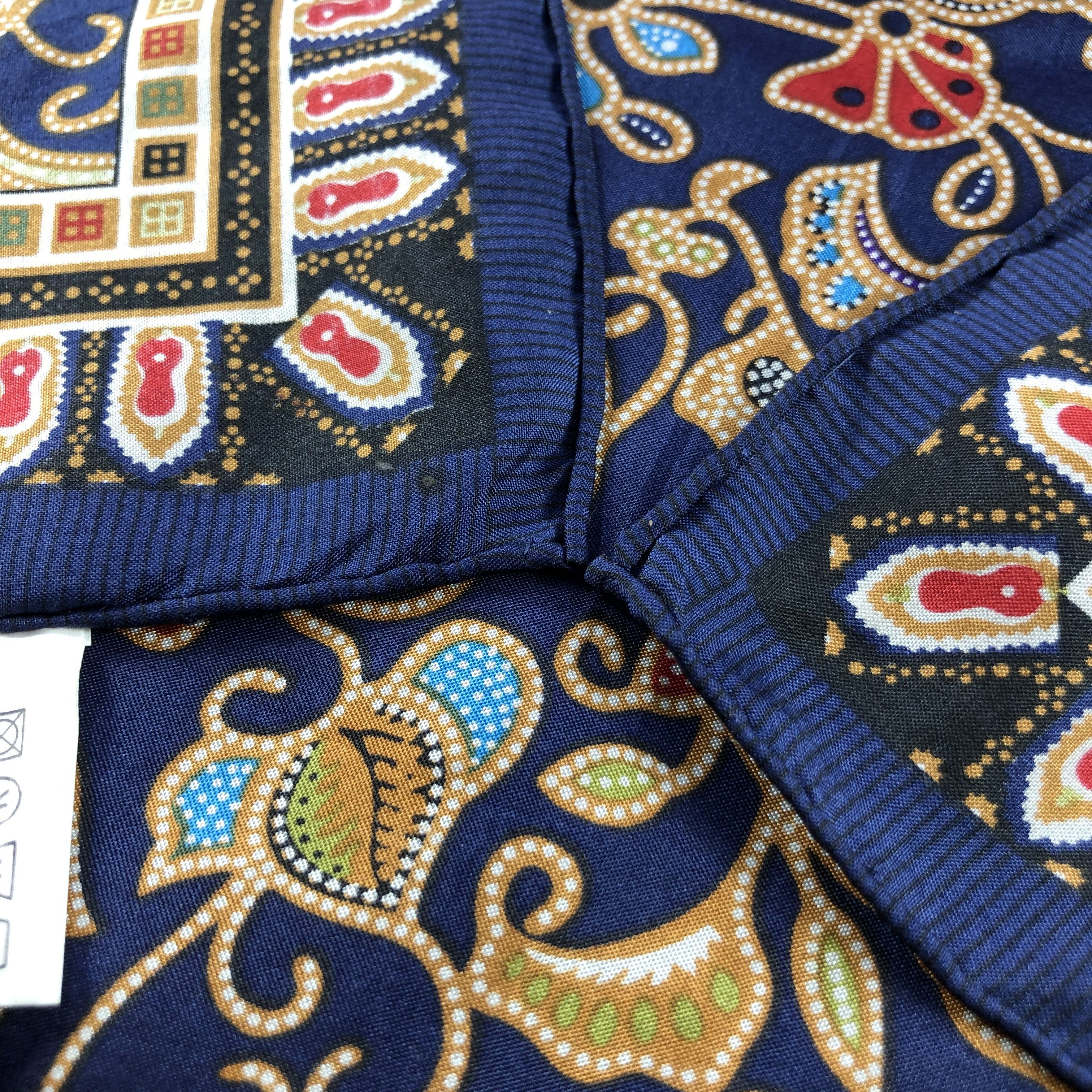 Japanese Brand Avant Garde Paisley Hand Rolled Silk Scarf M1087 Size ONE SIZE - 4 Thumbnail