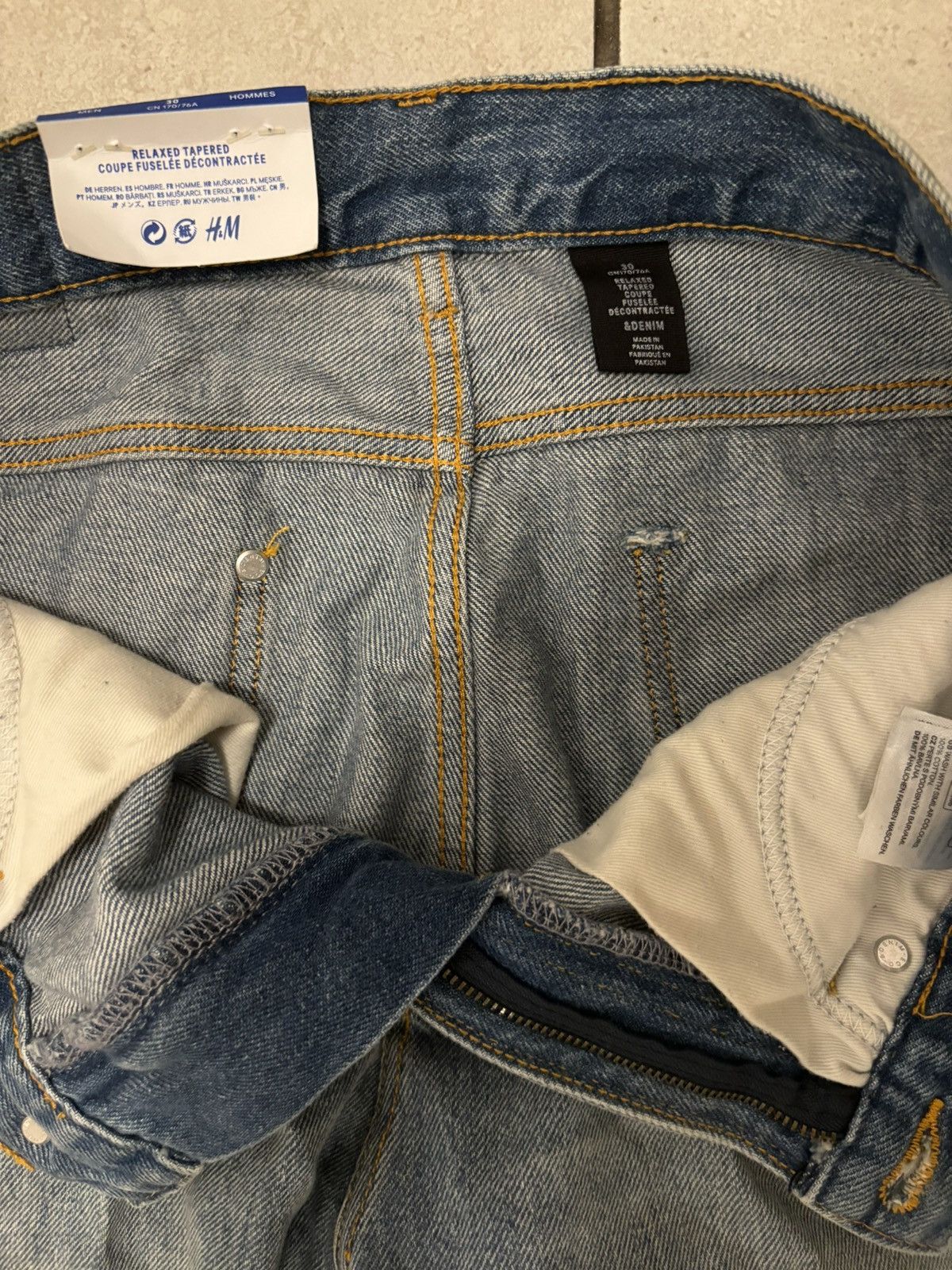 H&M × Vintage Relaxed Tapered Lightwash Jeans Size US 30 / EU 46 - 3 Thumbnail
