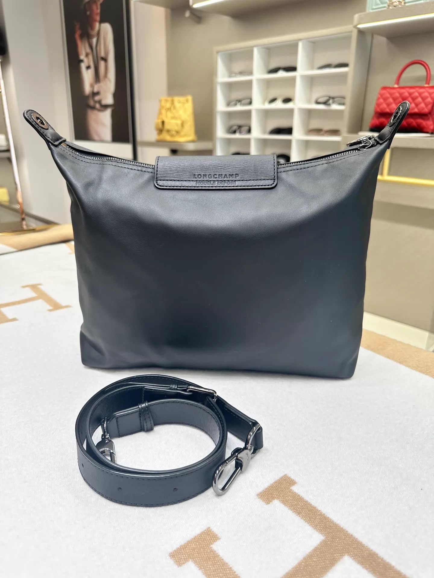 Longchamp Longchamp Black Hobo Shoulder Crossbody Bag 30x11x26 Size ONE SIZE - 2 Thumbnail