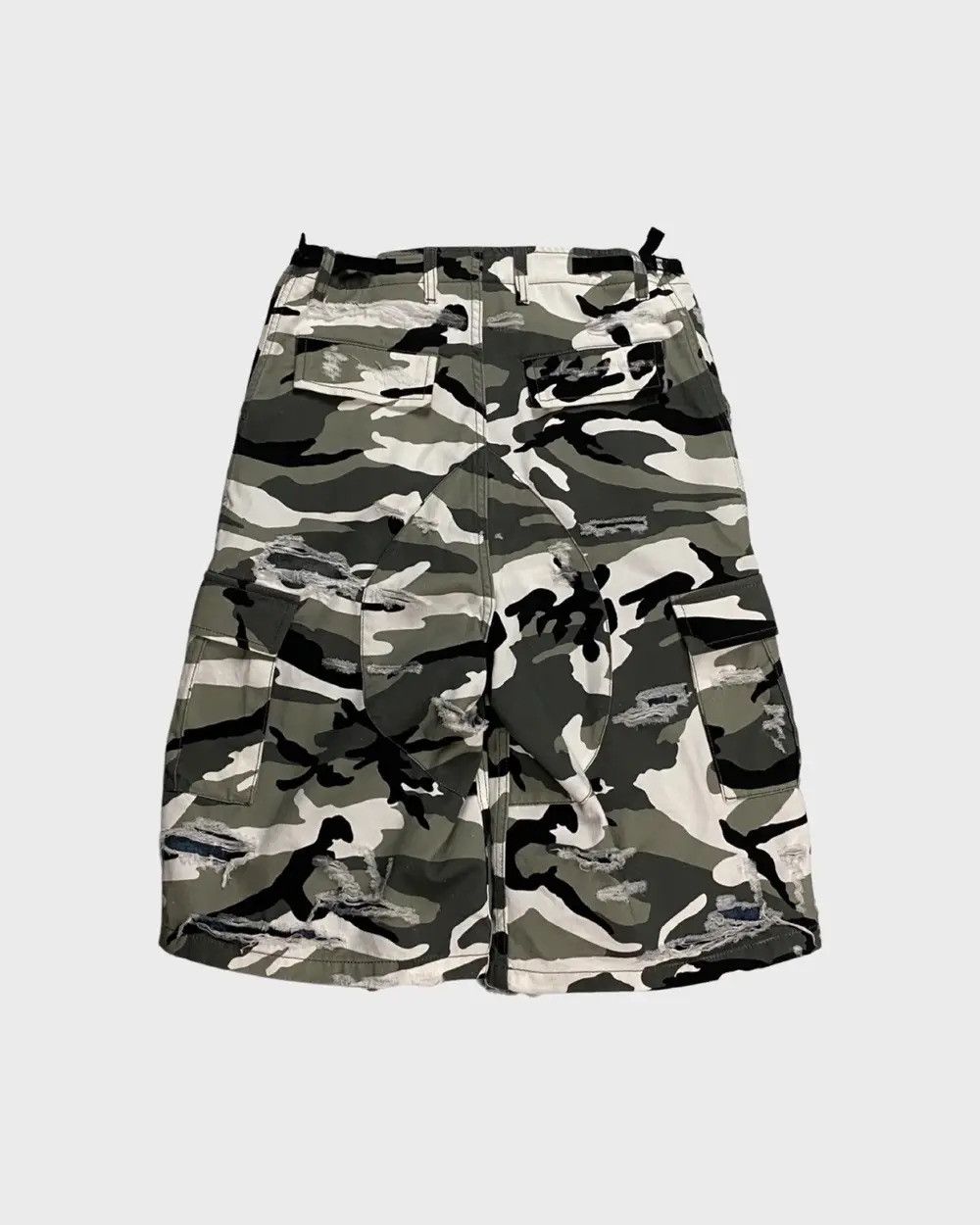 Balenciaga BALENCIAGA TROMPE LOEIL DESTROYED LAYERED SNOW CAMO SHORTS Size US 32 / EU 48 - 2 Thumbnail