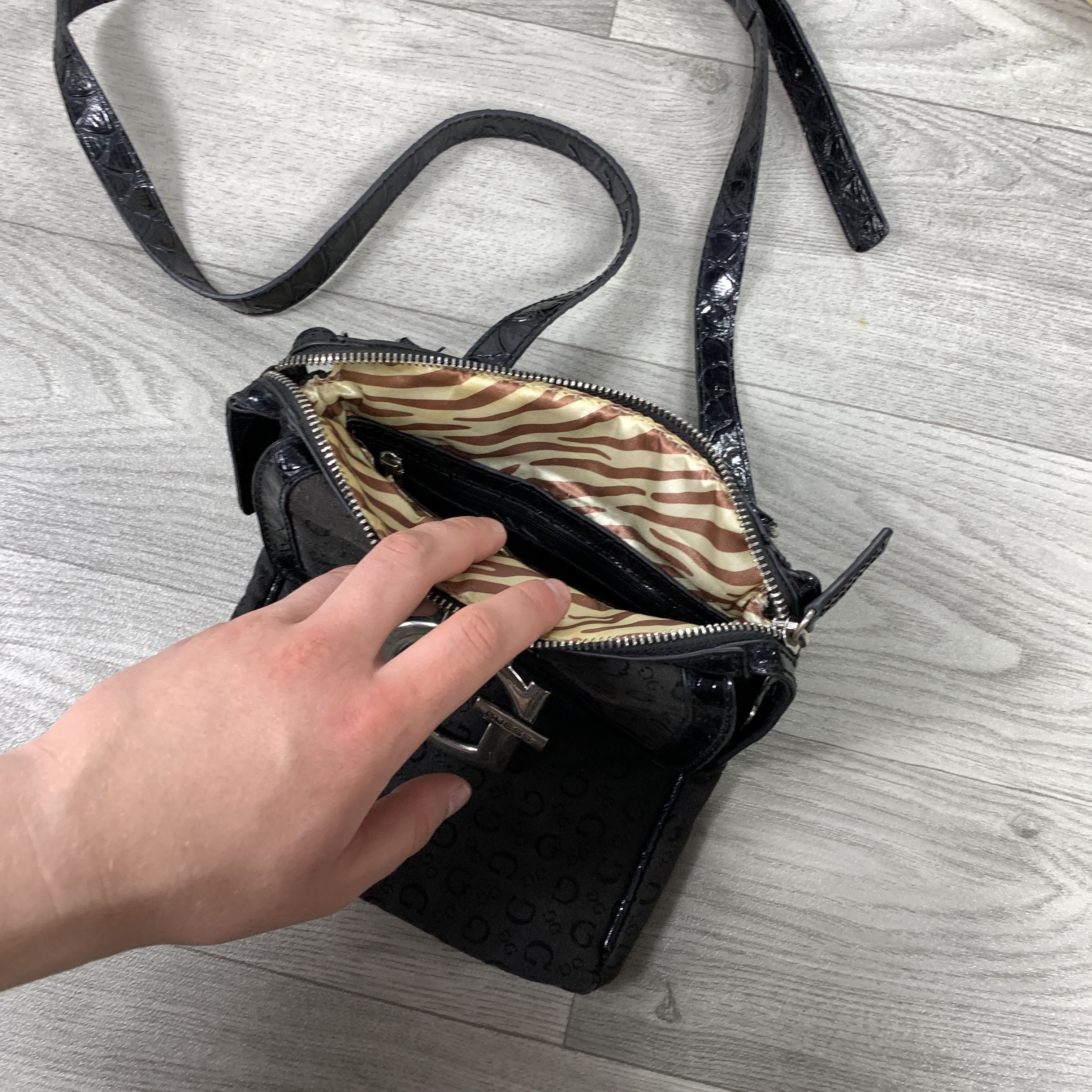 Guess Vintage Guess Y2K Black Crossbody Shoulder Metal G Bag Size ONE SIZE - 10 Thumbnail