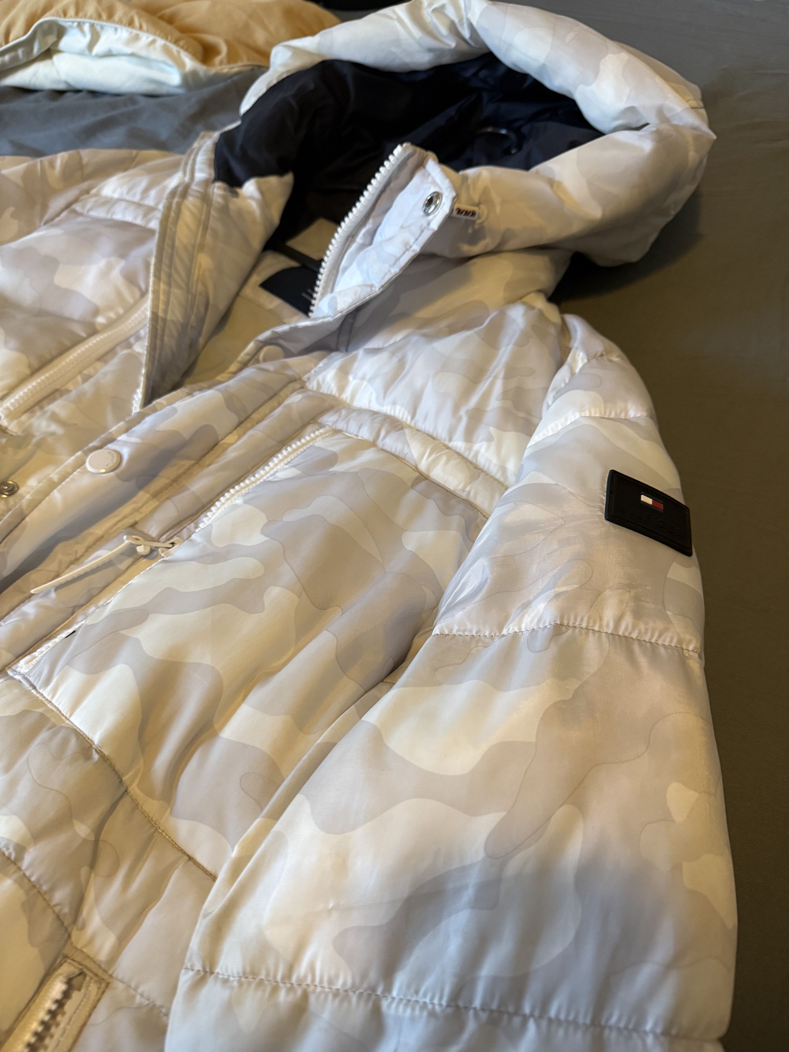 Tommy Hilfiger TOMMY HILFIGER Camo Puffer Jacket (M) Size US M / EU 48-50 / 2 - 2 Thumbnail