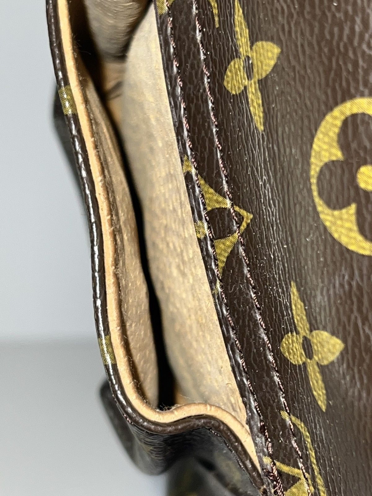 Louis Vuitton Louis Vuitton Monogram Partition Wristlet in brown luxury Size ONE SIZE - 9 Thumbnail