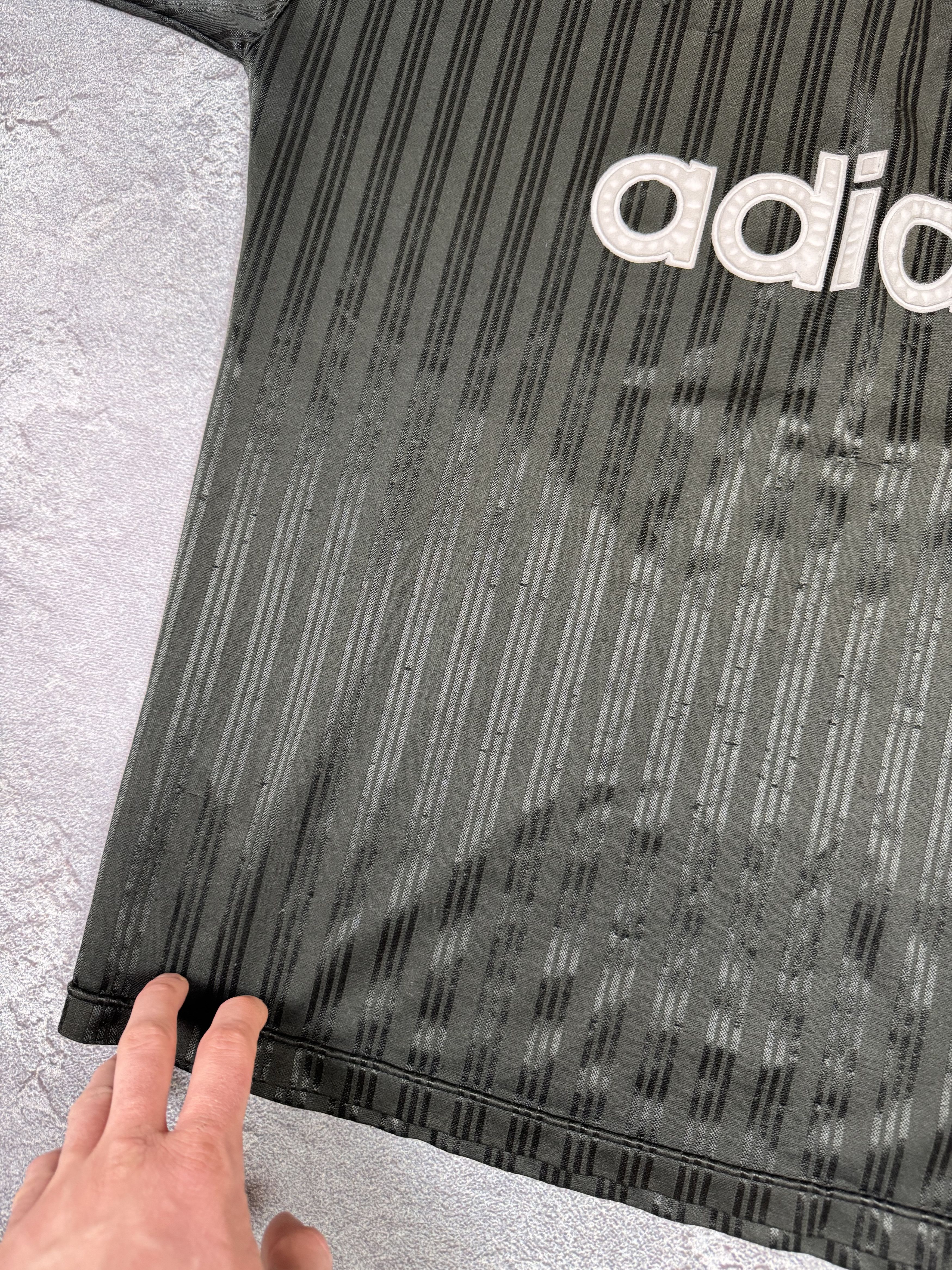Adidas Adidas Vintage 2000s Jersey T-Shirt Tee Size L Streetwear Size US L / EU 52-54 / 3 - 7 Thumbnail