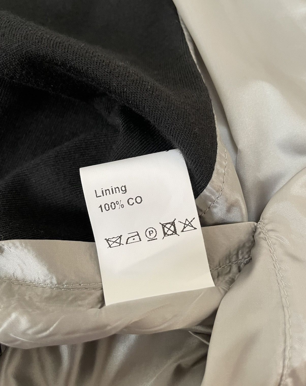 Raf Simons RAF SIMONS SS 19 Silver Nylon Raincoat Size US M / EU 48-50 / 2 - 10 Thumbnail