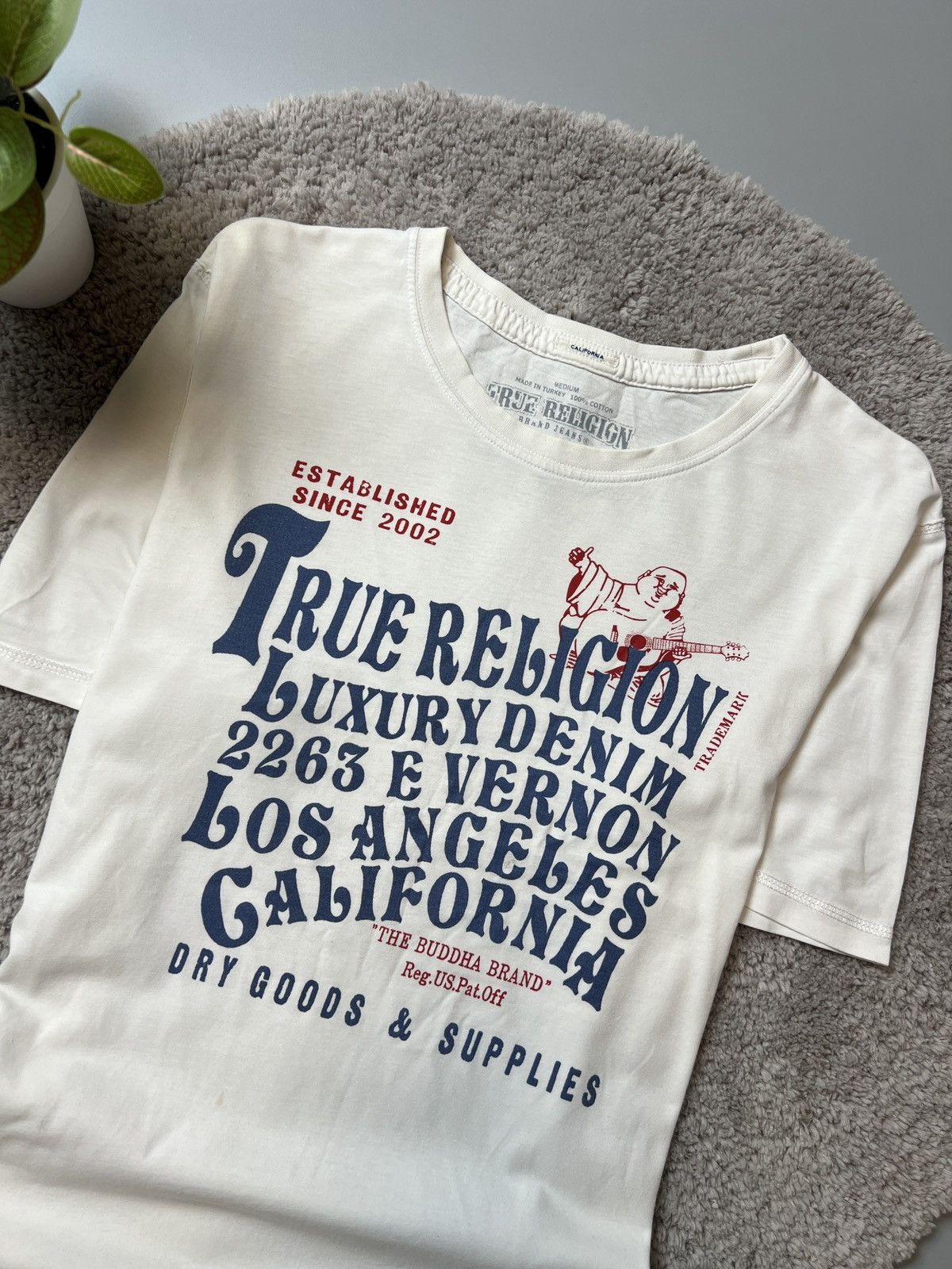 True Religion × Vintage Vintage 90s True Religion Sun Faded T-shirt Size US M / EU 48-50 / 2 - 2 Thumbnail
