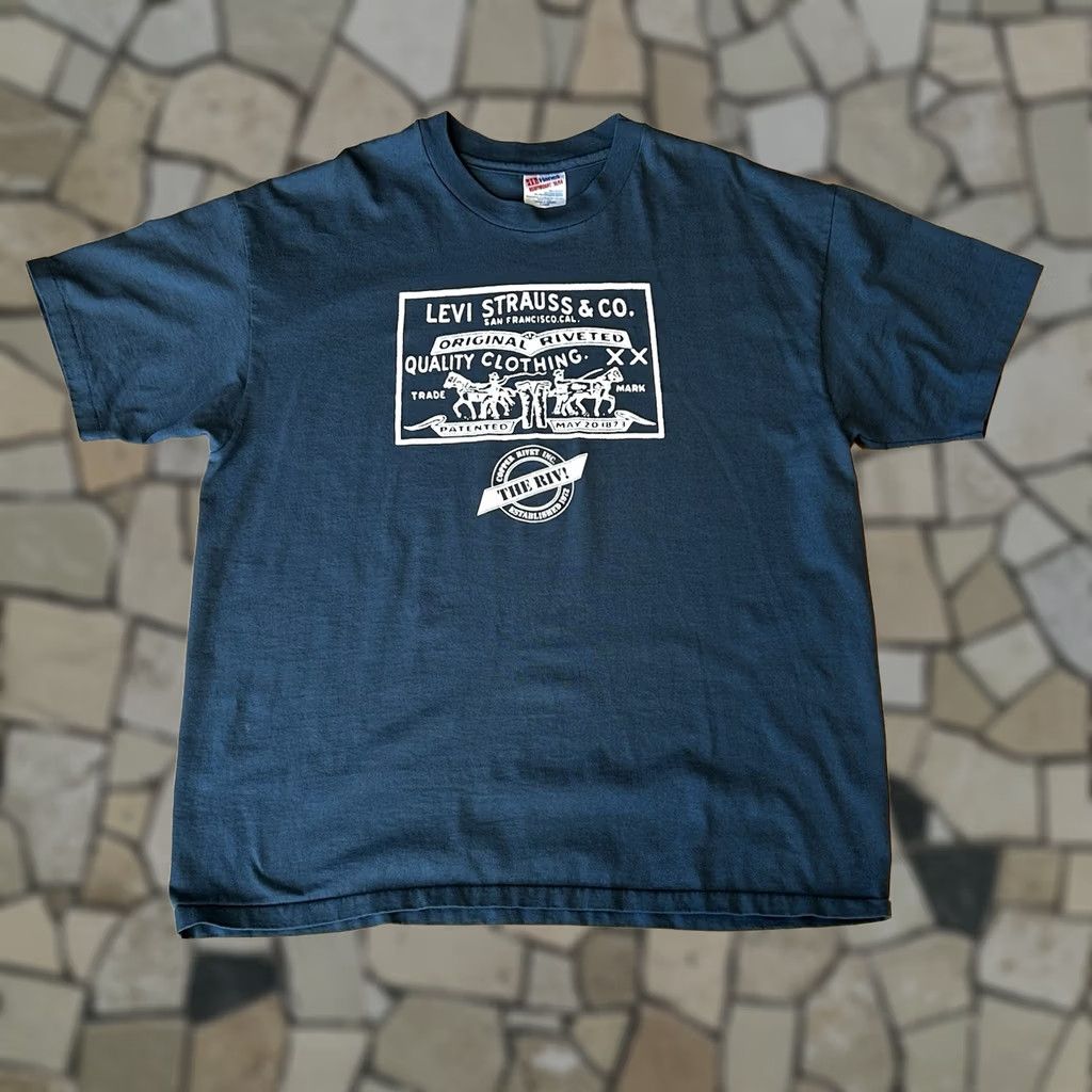 Levi's Vintage Levi’s Tee Size XL Short Sleeve The Riv Size US 36 / EU 52 - 1 Thumbnail