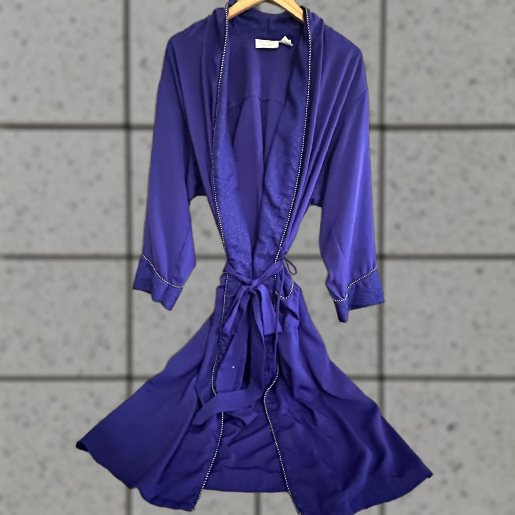 Victoria's Secret VINTAGE Victoria's Secret GOLD LABEL Purple Robe Kimono P/S 100% Polyester Women Robe Retro Sexy Mens? Ladies? Size ONE SIZE - 1 Thumbnail