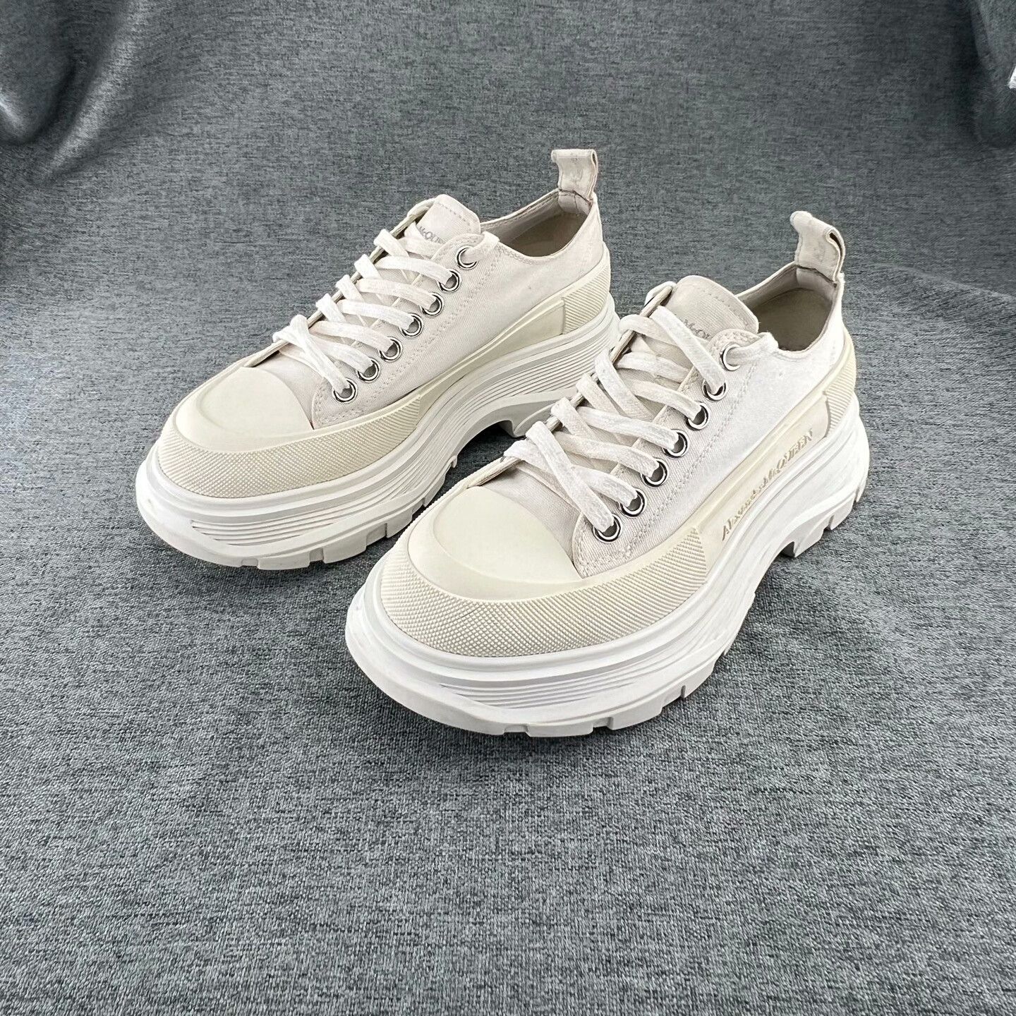 Alexander McQueen Alexander McQueen Low-Top Sneakers Size US 5 / IT 35 - 1 Thumbnail