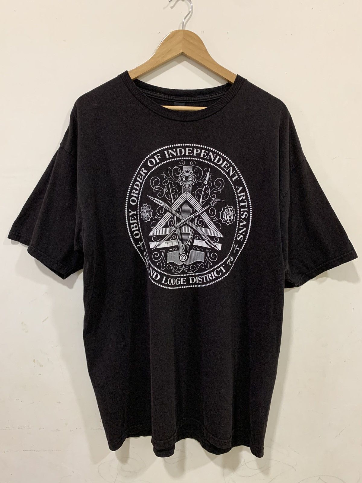 Obey Obey Order Of İndependent Artisans t-Shirt Size US XL / EU 56 / 4 - 1 Thumbnail