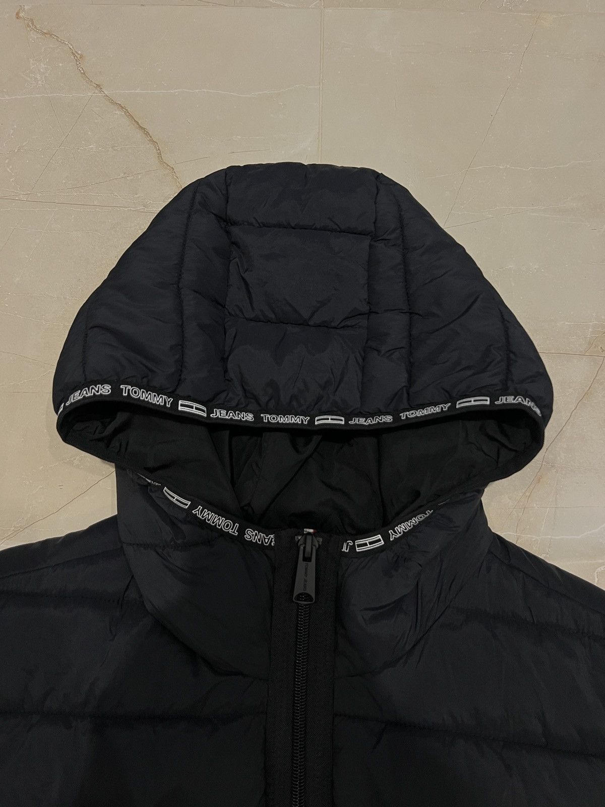 Vintage Vintage Tommy Hilfiger Micro Puffer Jacket with Zip Closure Size US M / EU 48-50 / 2 - 5 Thumbnail