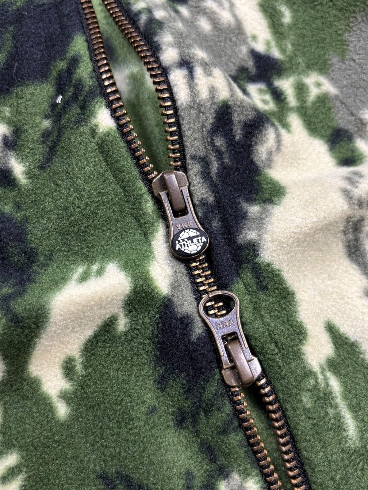 Le Grande Bleu (L.G.B.) 2000s Athleta Japan - LSD Camo Fleece Zip Hoodie Size US M / EU 48-50 / 2 - 6 Thumbnail