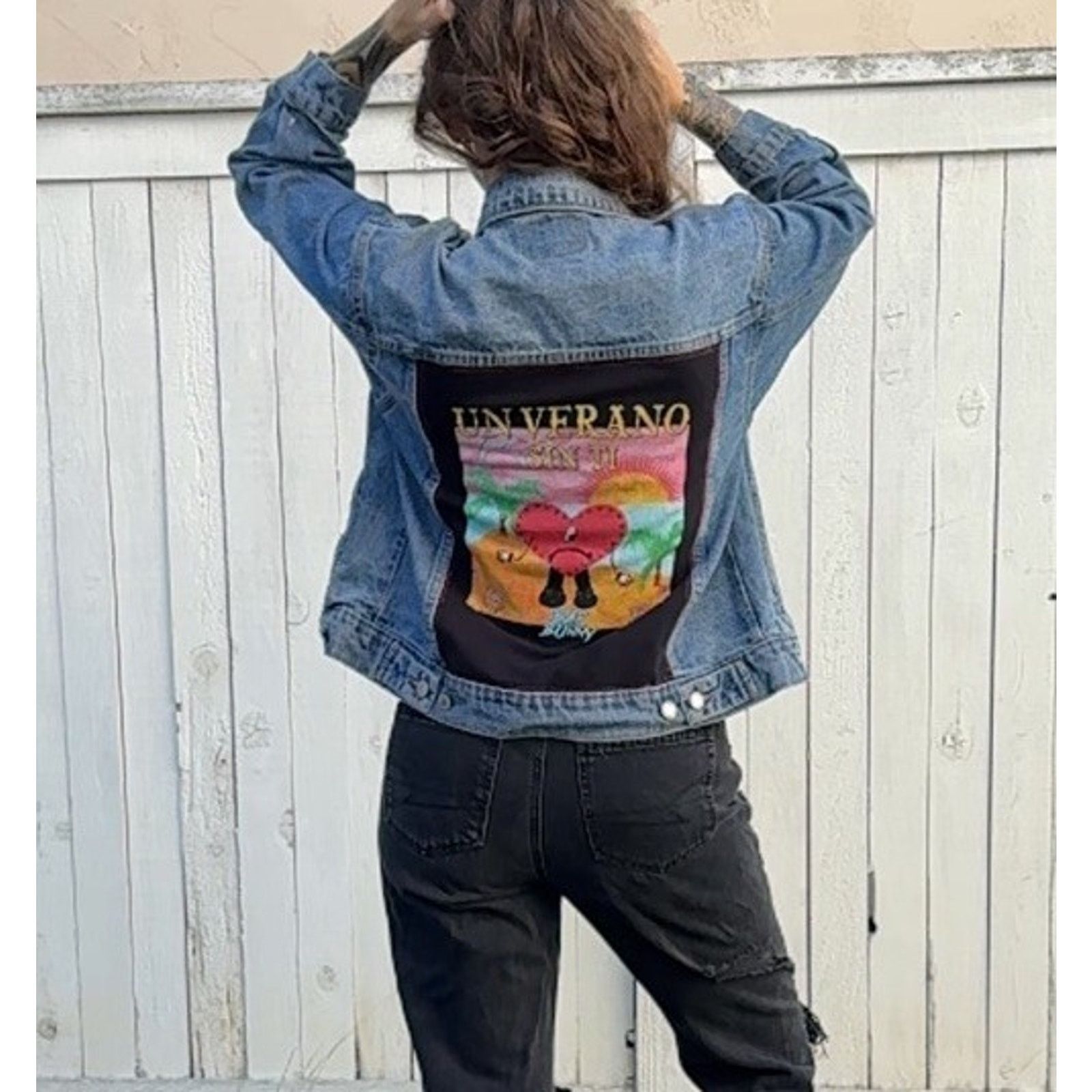 BAD BUNNY Un Verano Sin Ti Reggaeton House Retro Jacket Sz L