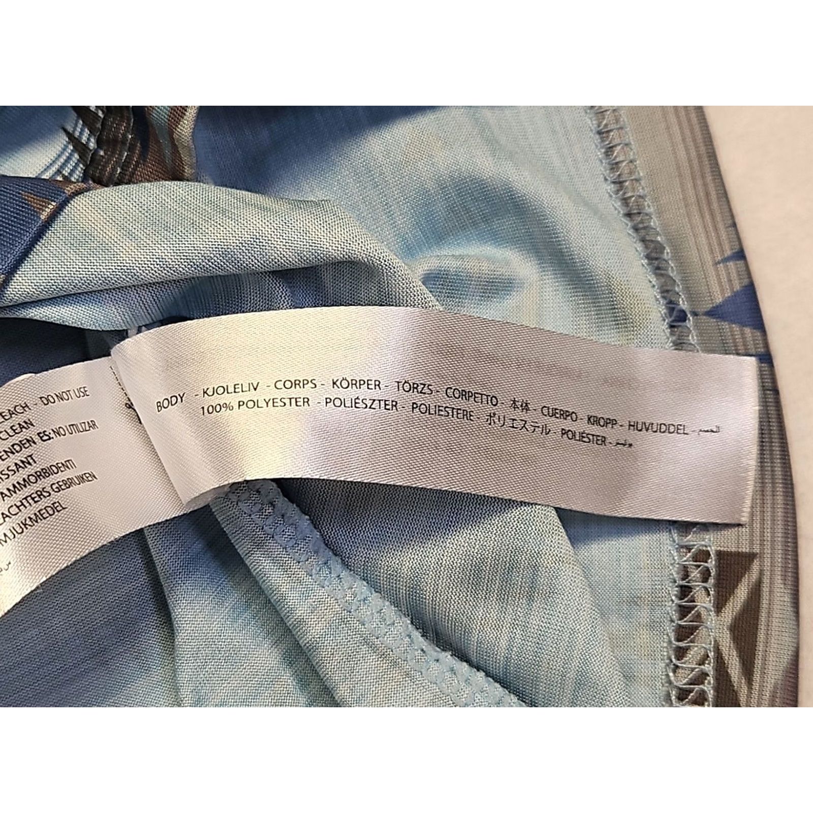 Ariat AriatTEK Womens Medium Blue Aztec Print V Neck Performance Shirt Western Shirt Mens? Women? Size M / US 6-8 / IT 42-44 - 4 Thumbnail