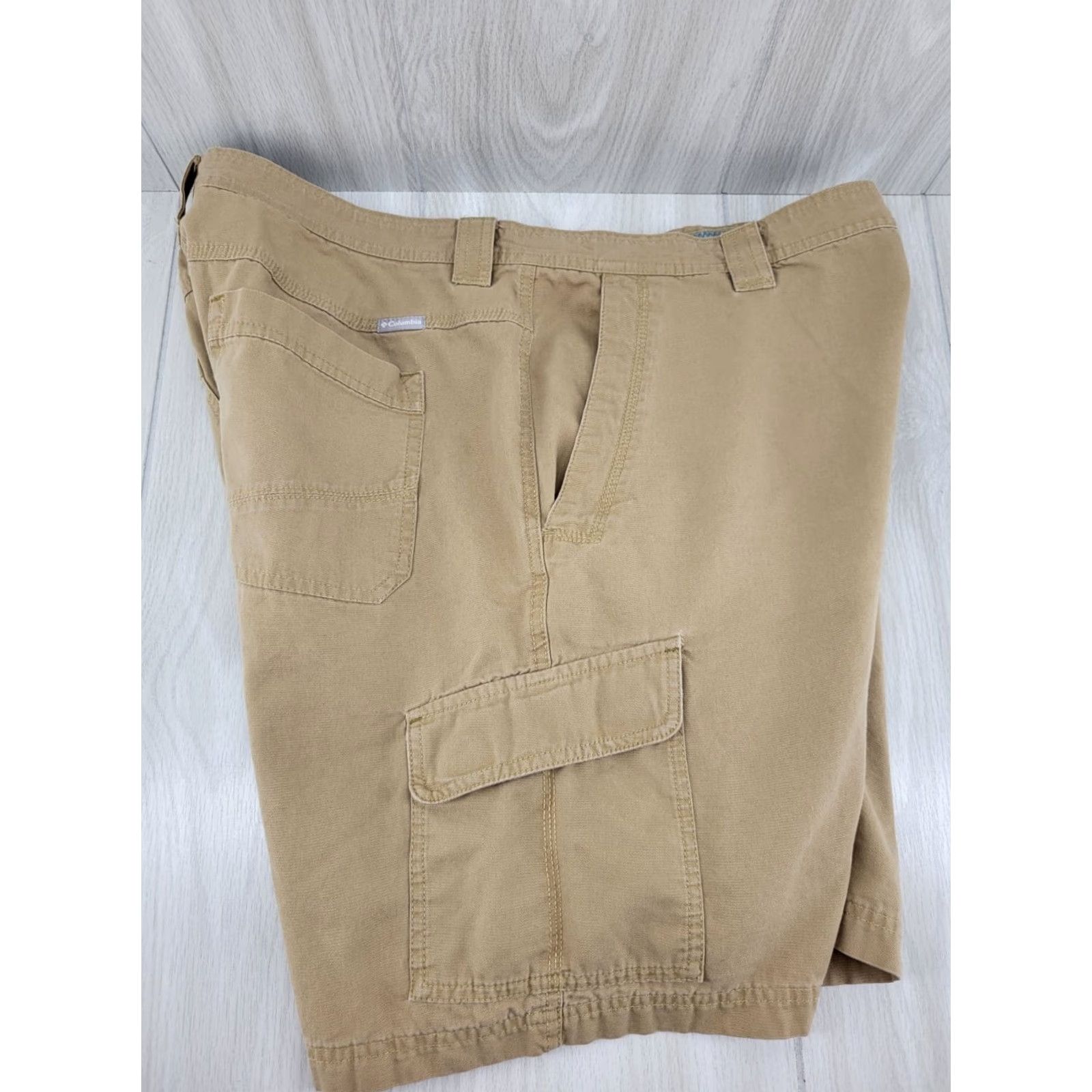 Vintage Columbia Cargo Shorts Men's 40 X 10 Tan Khaki Beige Flat Front 10in Inseam Regular Waist Casual Workwear Travel Size US 40 / EU 56 - 5 Thumbnail