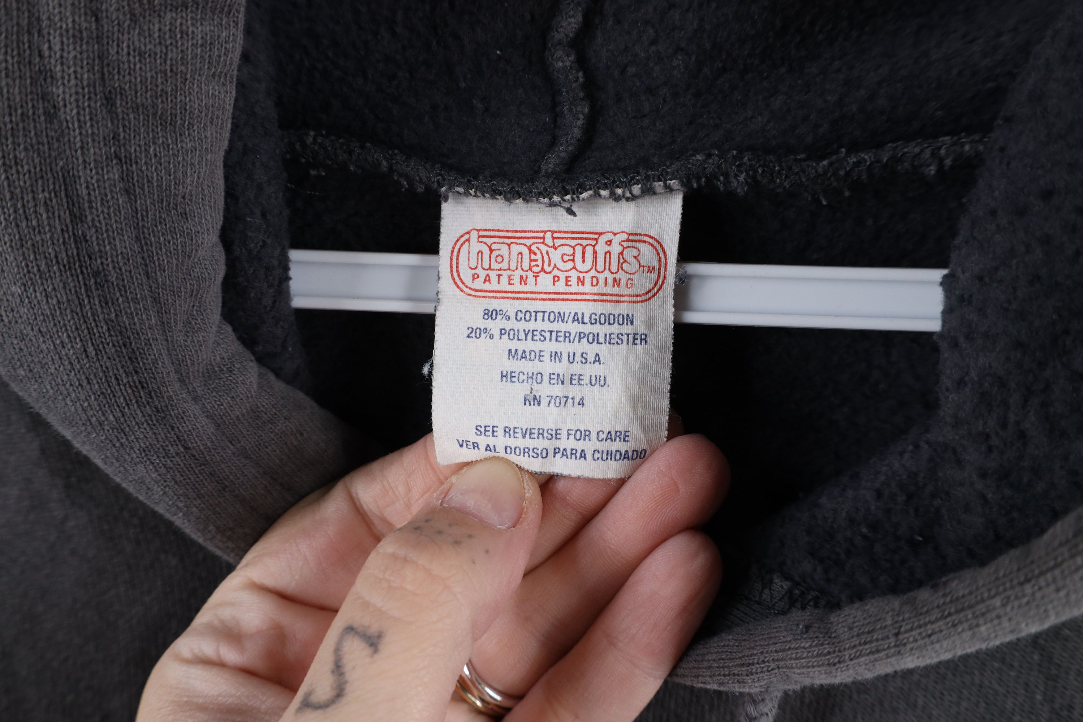 Vintage Vintage 90s Handcuffs Skateboards Out Hoodie Sweatshirt USA Size US L / EU 52-54 / 3 - 7 Thumbnail