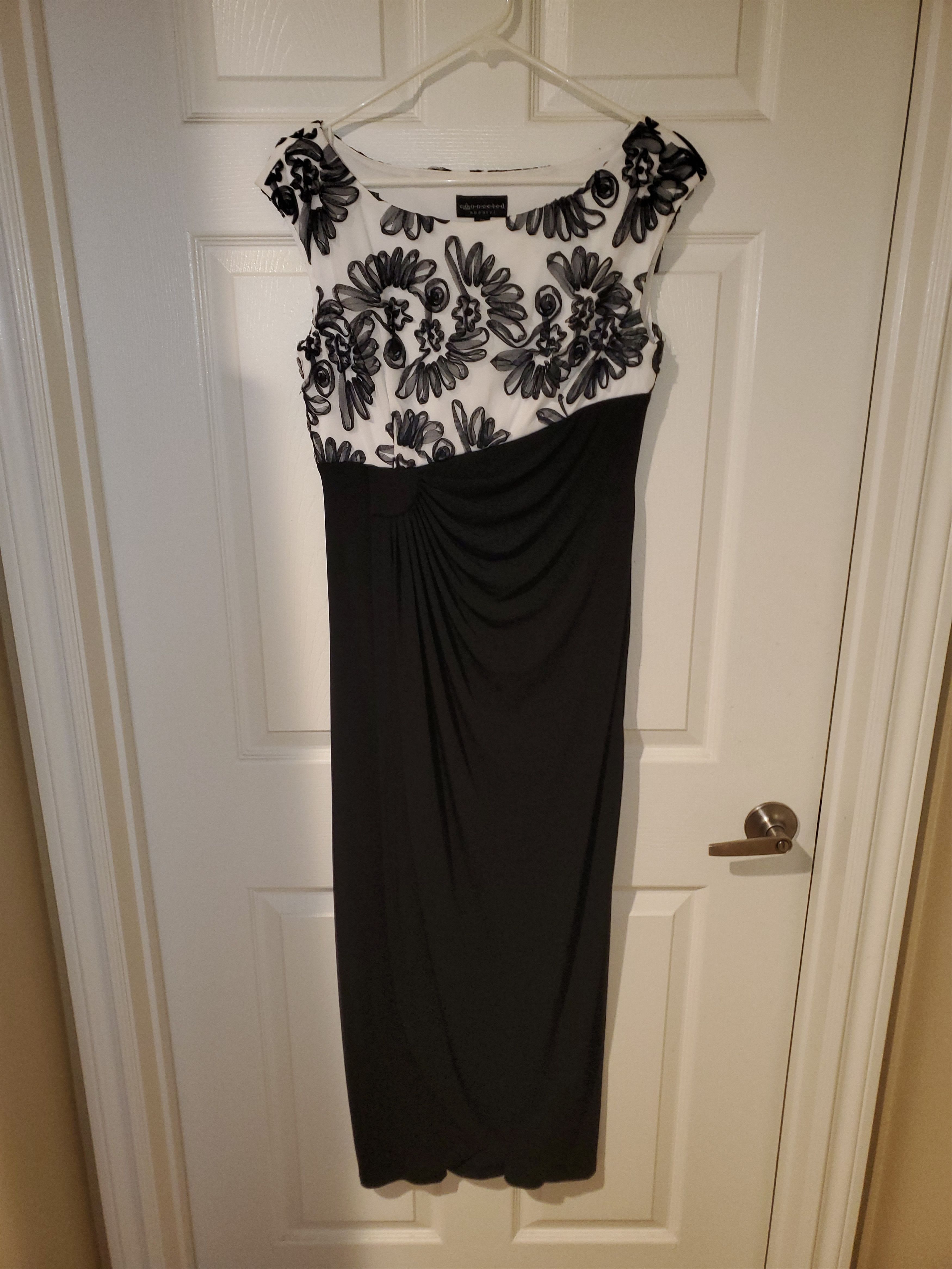 Macys *NWOT* Elegant Black + White Floral Dress (size 8P) Size M / US 6-8 / IT 42-44 - 1 Thumbnail