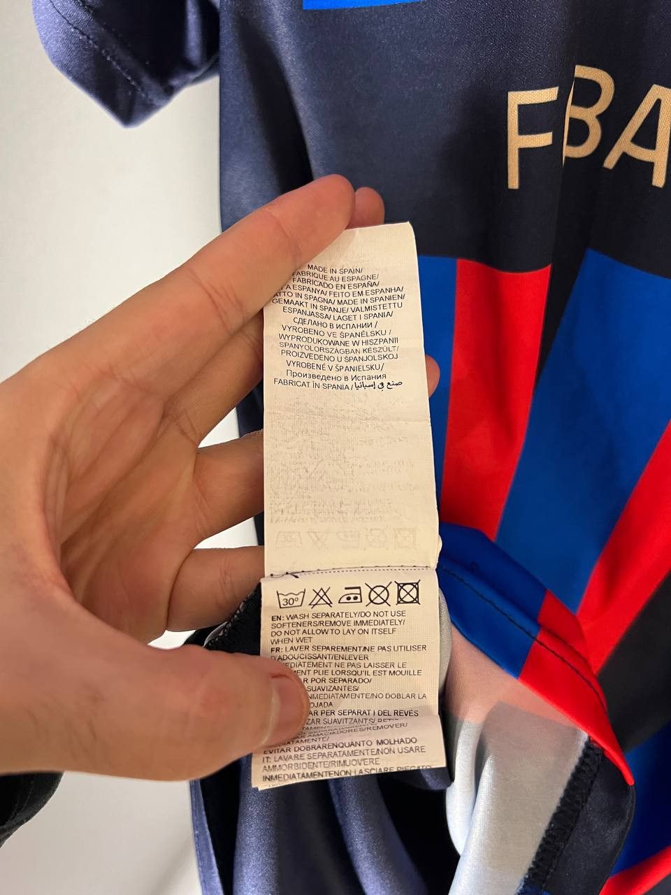 Vintage VERY RARE FC BARCELONA SPAIN SOCCER JERSRY RETRO Y2K 90s Size US S / EU 44-46 / 1 - 7 Thumbnail